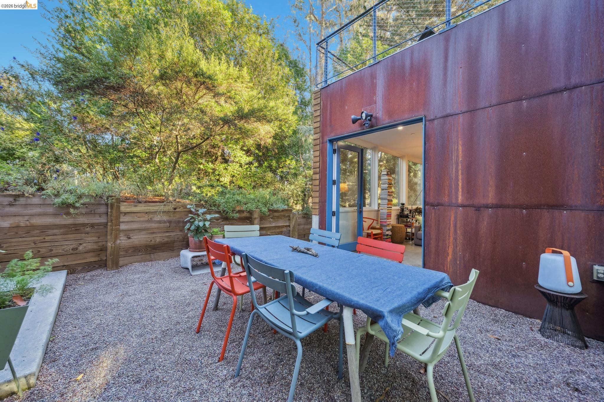 Detail Gallery Image 10 of 60 For 8210 Skyline Blvd, Oakland,  CA 94611 - 4 Beds | 3 Baths