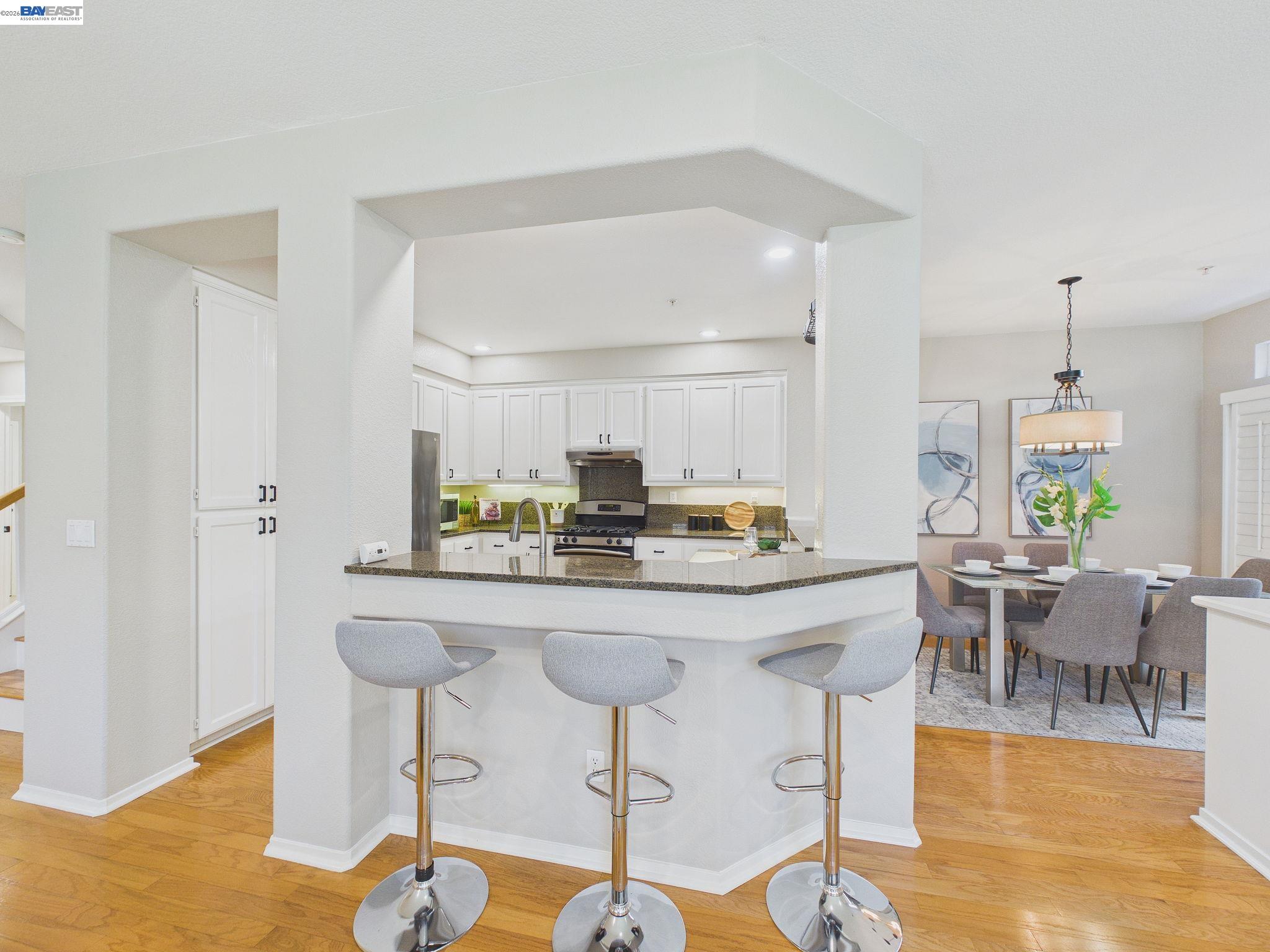 Detail Gallery Image 11 of 43 For 320 Sutter Creek Ln, San Ramon,  CA 94583 - 3 Beds | 3 Baths