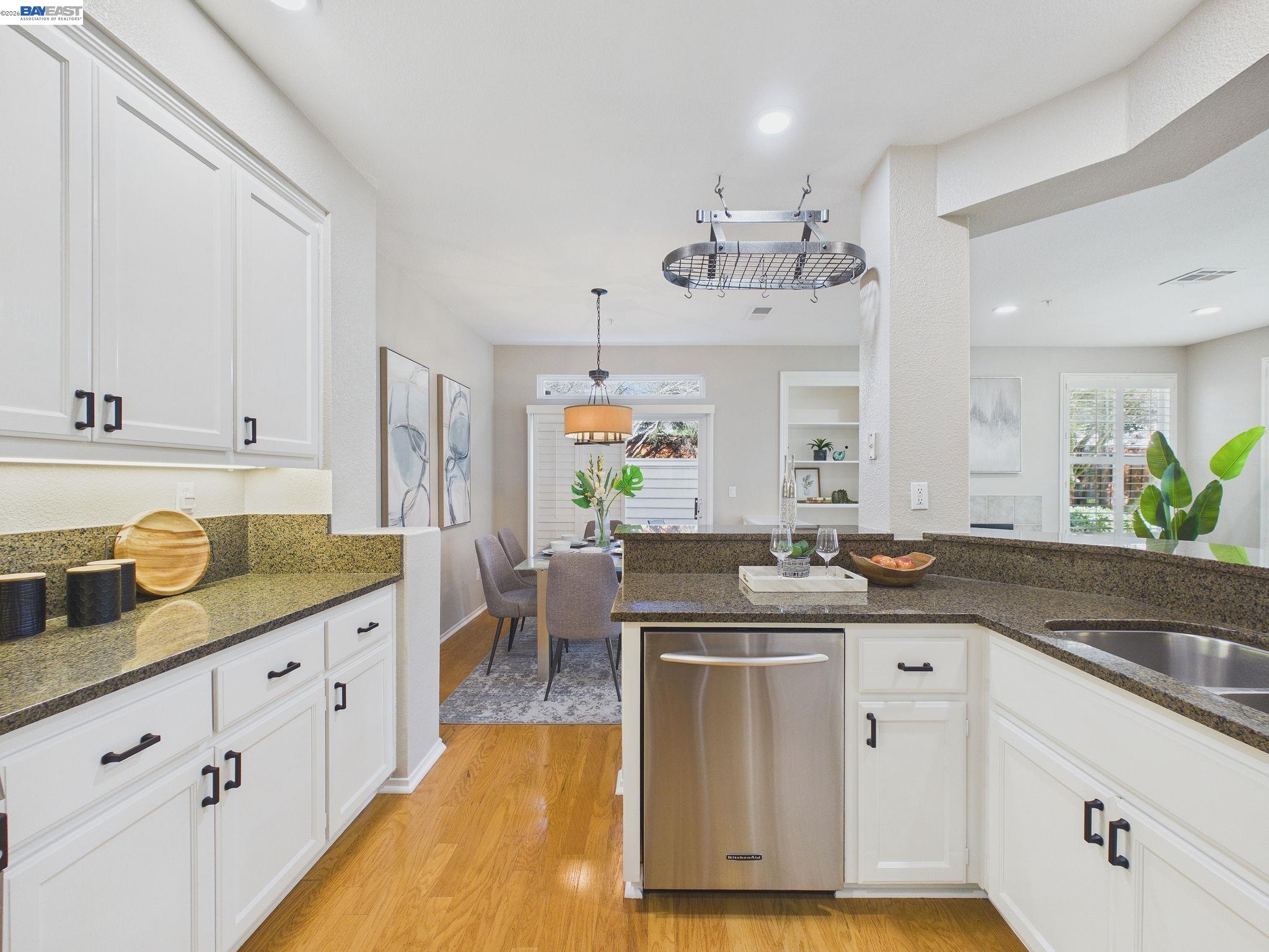 Detail Gallery Image 14 of 43 For 320 Sutter Creek Ln, San Ramon,  CA 94583 - 3 Beds | 3 Baths