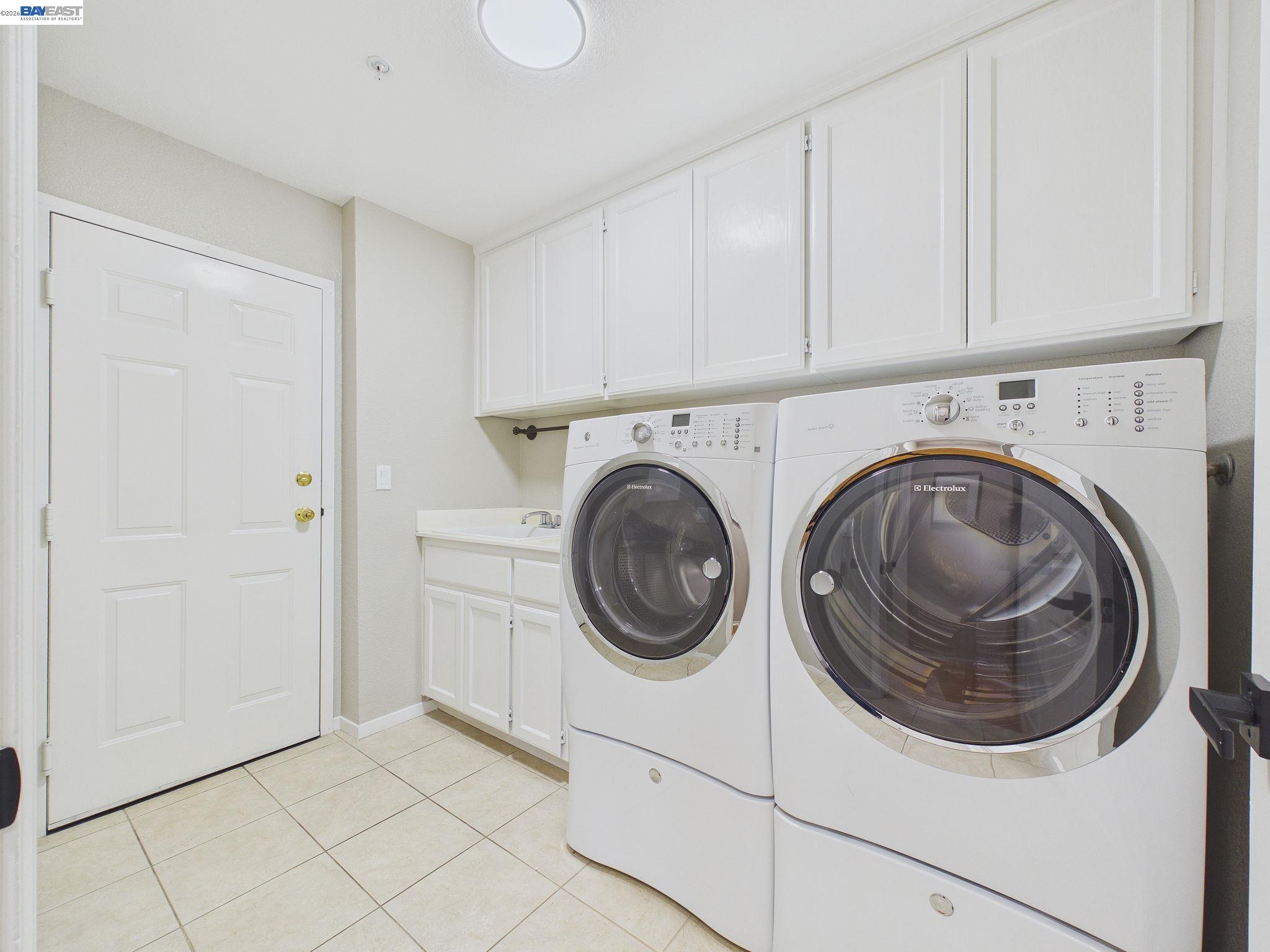 Detail Gallery Image 19 of 43 For 320 Sutter Creek Ln, San Ramon,  CA 94583 - 3 Beds | 3 Baths