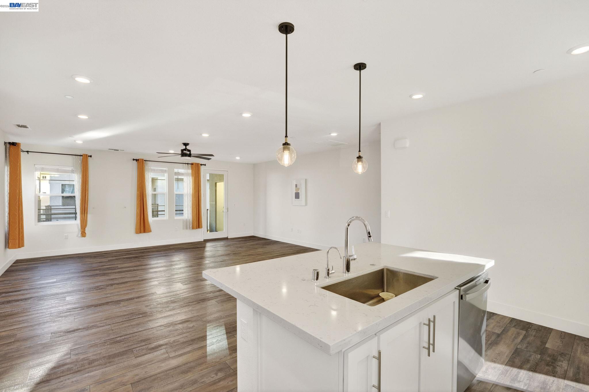 Detail Gallery Image 10 of 50 For 6065 Bullion Ln, Dublin,  CA 94568 - 3 Beds | 3/1 Baths