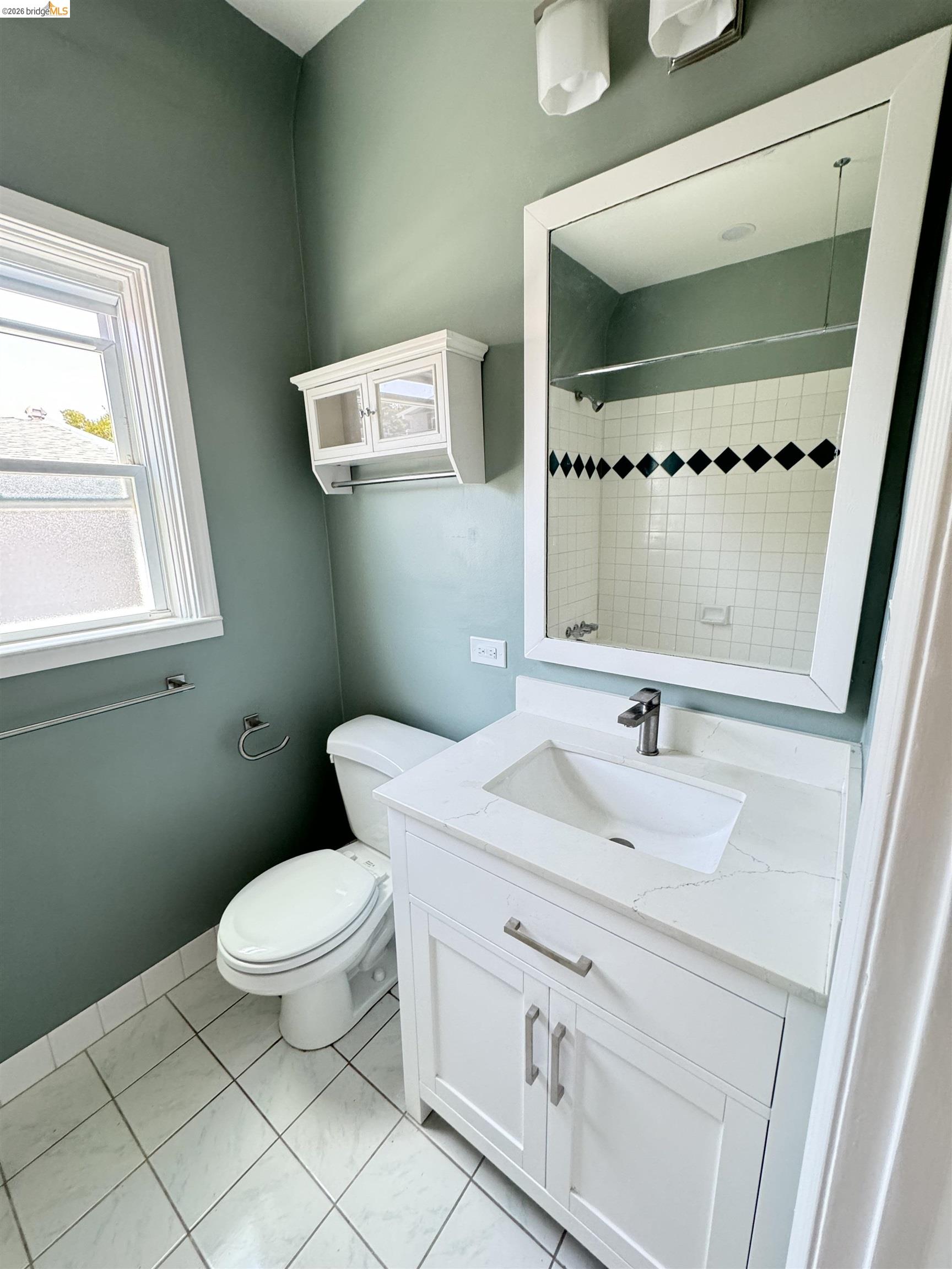 Detail Gallery Image 12 of 20 For 4209 Balfour, Oakland,  CA 94610-1749 - 4 Beds | 2/1 Baths