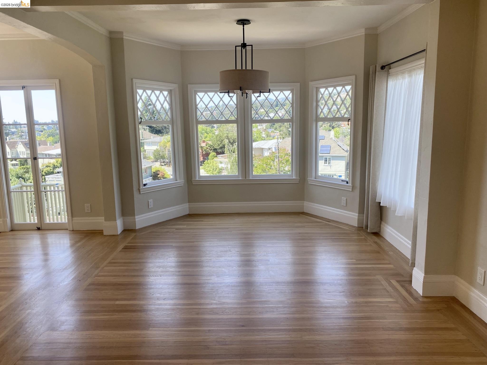 Detail Gallery Image 4 of 20 For 4209 Balfour, Oakland,  CA 94610-1749 - 4 Beds | 2/1 Baths