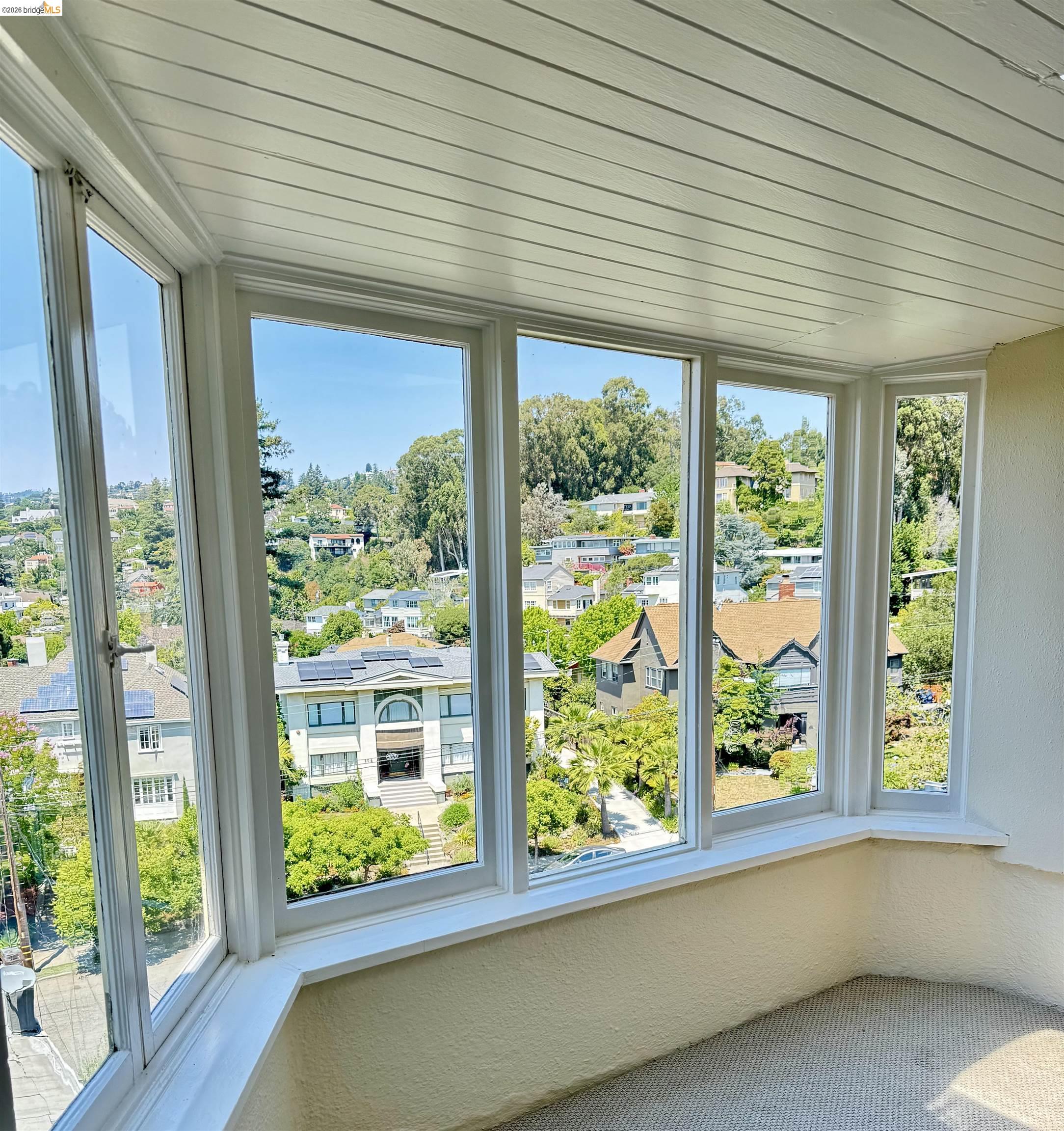 Detail Gallery Image 10 of 20 For 4209 Balfour, Oakland,  CA 94610-1749 - 4 Beds | 2/1 Baths