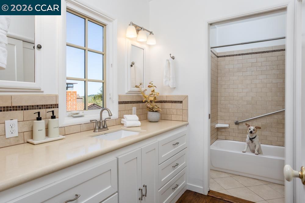 Detail Gallery Image 20 of 37 For 1040 Park Hills Rd, Berkeley,  CA 94708 - 4 Beds | 3 Baths