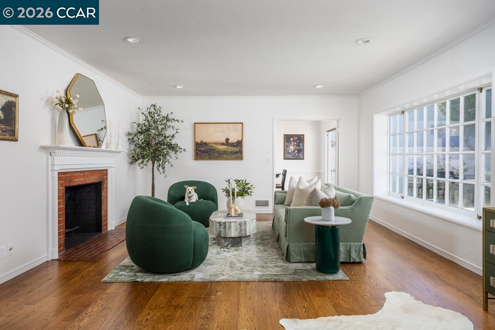 Detail Gallery Image 5 of 37 For 1040 Park Hills Rd, Berkeley,  CA 94708 - 4 Beds | 3 Baths