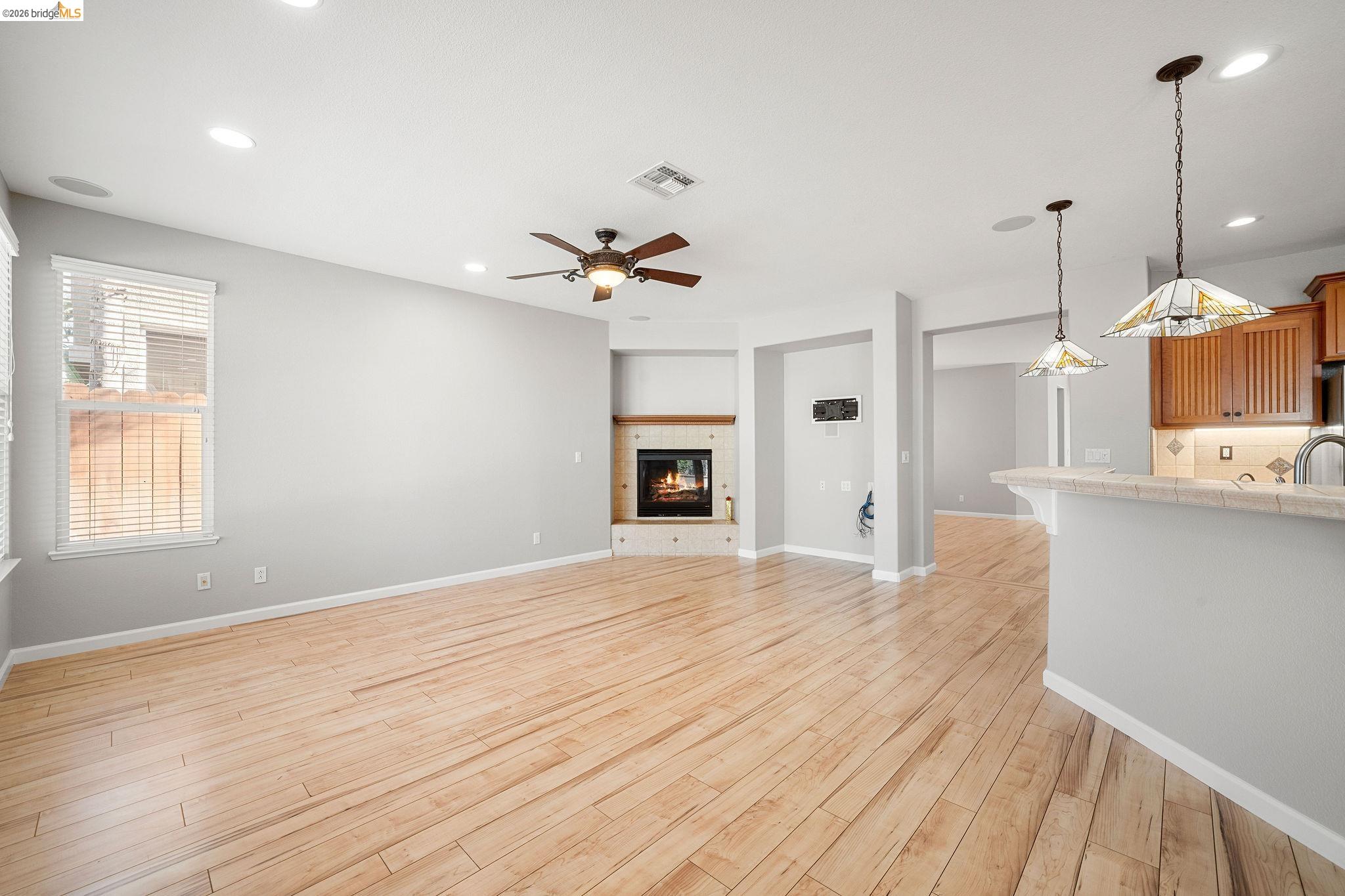 Detail Gallery Image 11 of 31 For 6956 New Melones Cir, Discovery Bay,  CA 94505 - 3 Beds | 3 Baths