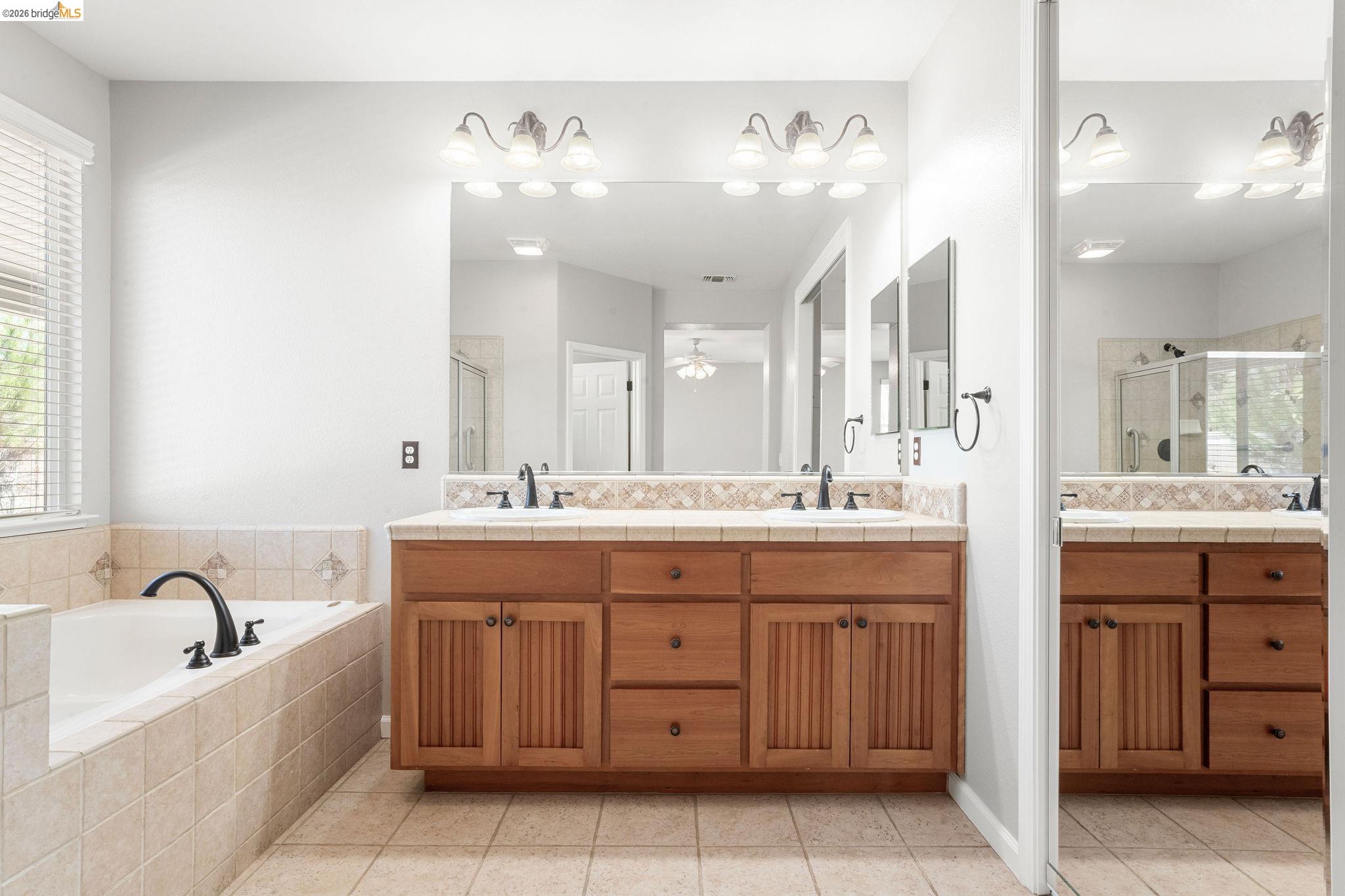 Detail Gallery Image 23 of 31 For 6956 New Melones Cir, Discovery Bay,  CA 94505 - 3 Beds | 3 Baths