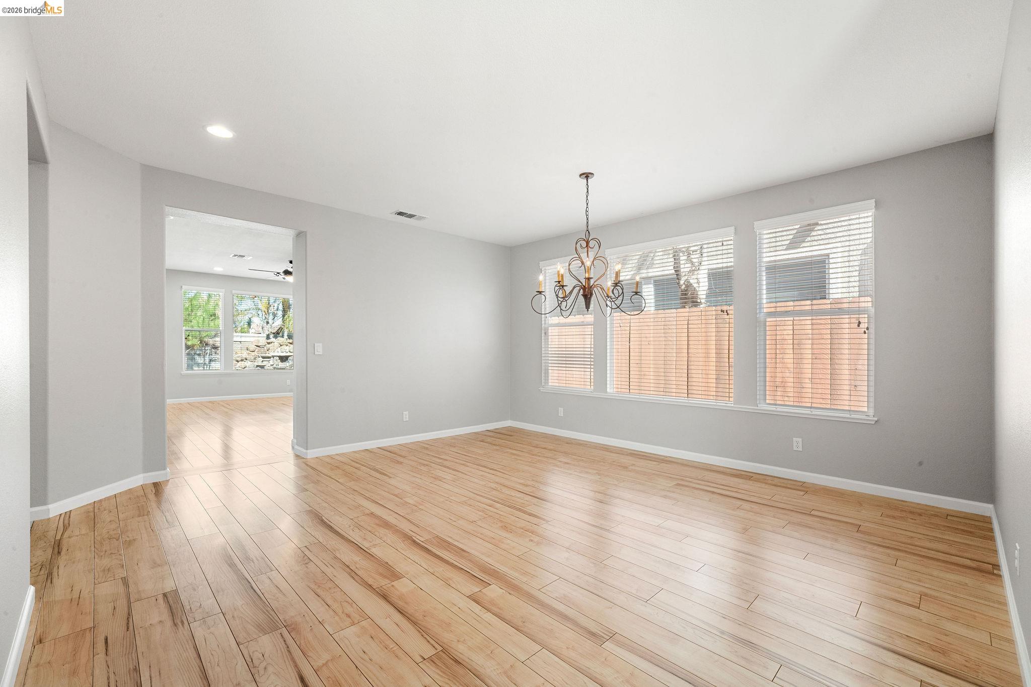 Detail Gallery Image 5 of 31 For 6956 New Melones Cir, Discovery Bay,  CA 94505 - 3 Beds | 3 Baths