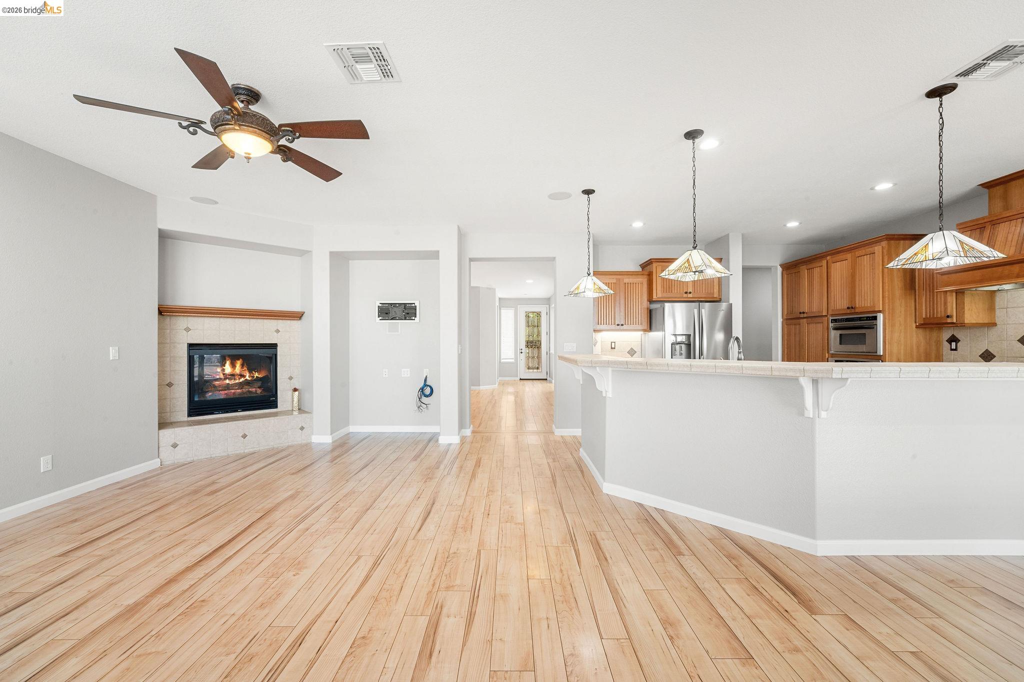 Detail Gallery Image 9 of 31 For 6956 New Melones Cir, Discovery Bay,  CA 94505 - 3 Beds | 3 Baths