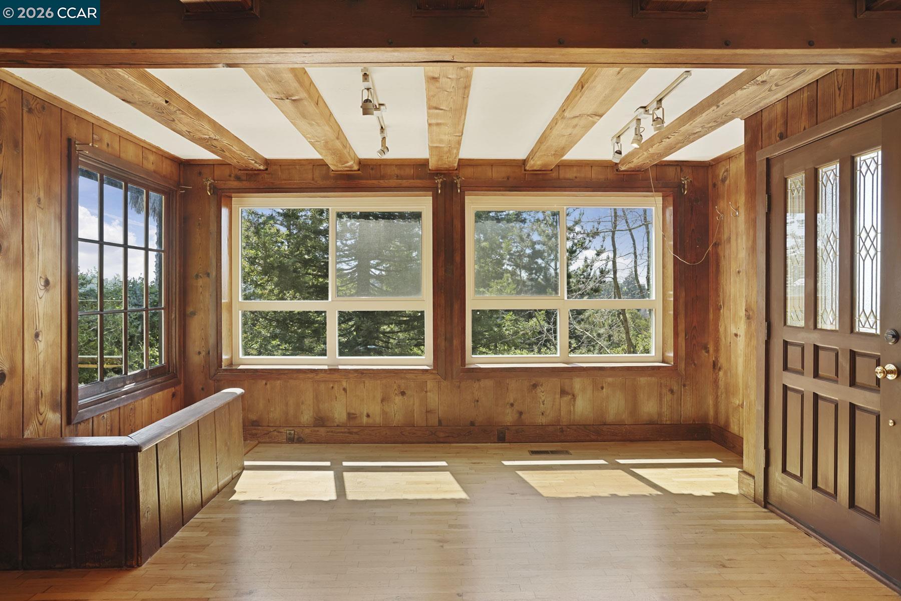 Detail Gallery Image 16 of 40 For 5716 Merriewood Drive, Oakland,  CA 94611 - 4 Beds | 2/1 Baths