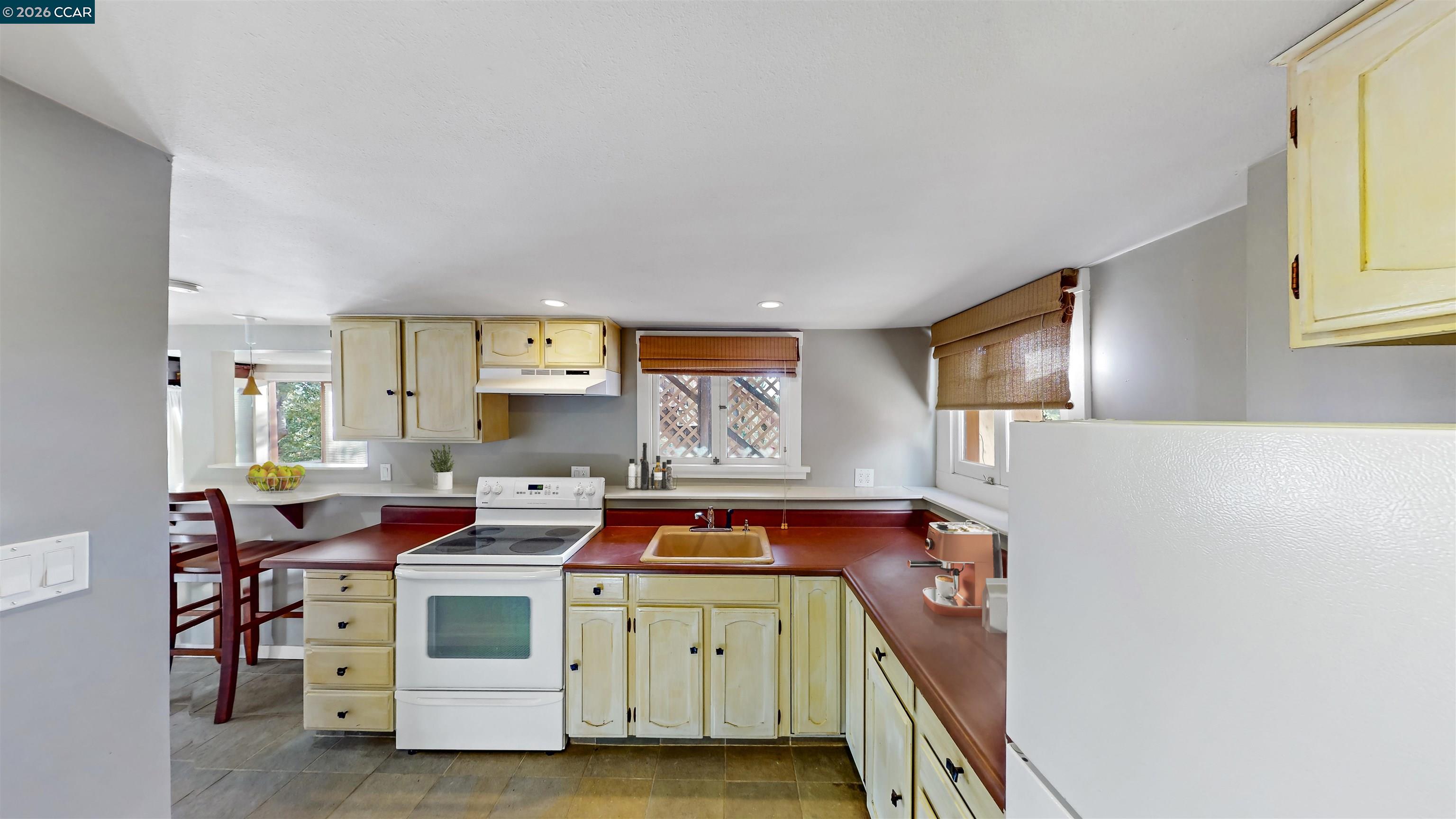 Detail Gallery Image 24 of 40 For 5716 Merriewood Drive, Oakland,  CA 94611 - 4 Beds | 2/1 Baths