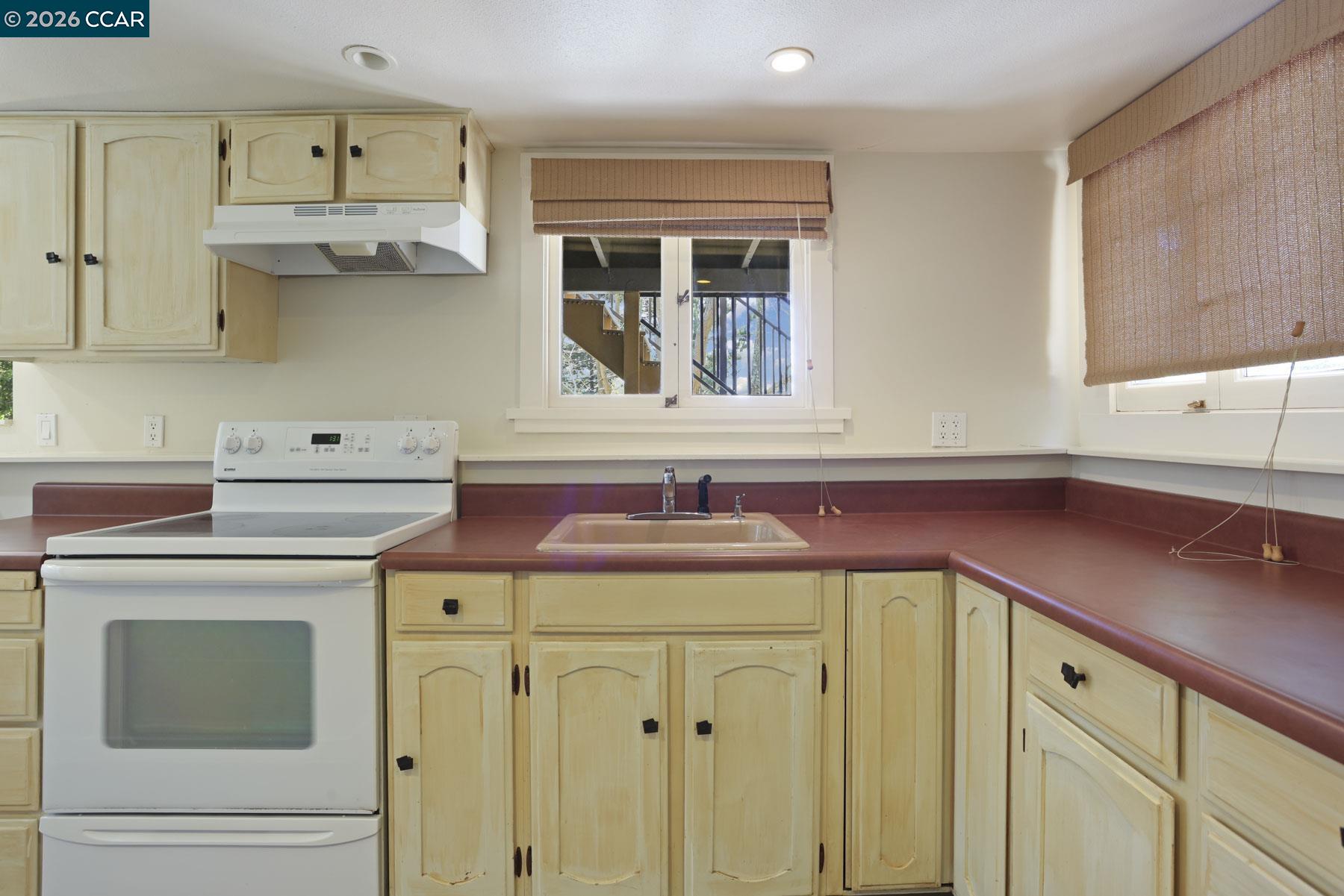 Detail Gallery Image 26 of 40 For 5716 Merriewood Drive, Oakland,  CA 94611 - 4 Beds | 2/1 Baths