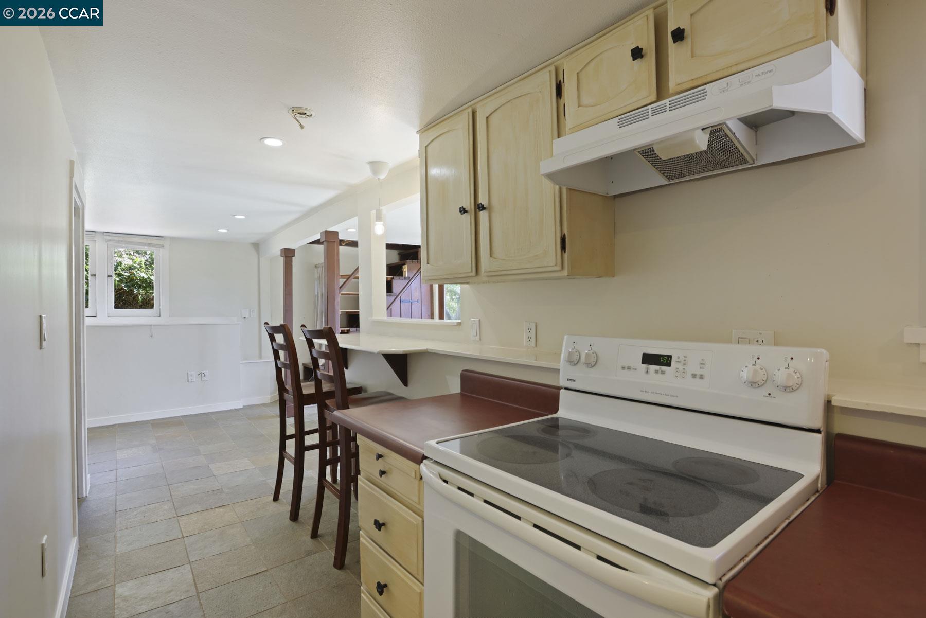 Detail Gallery Image 27 of 40 For 5716 Merriewood Drive, Oakland,  CA 94611 - 4 Beds | 2/1 Baths