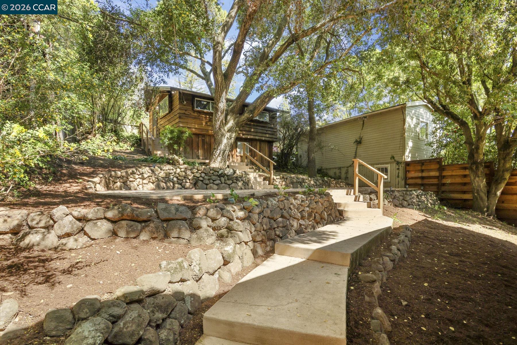 Detail Gallery Image 32 of 40 For 5716 Merriewood Drive, Oakland,  CA 94611 - 4 Beds | 2/1 Baths