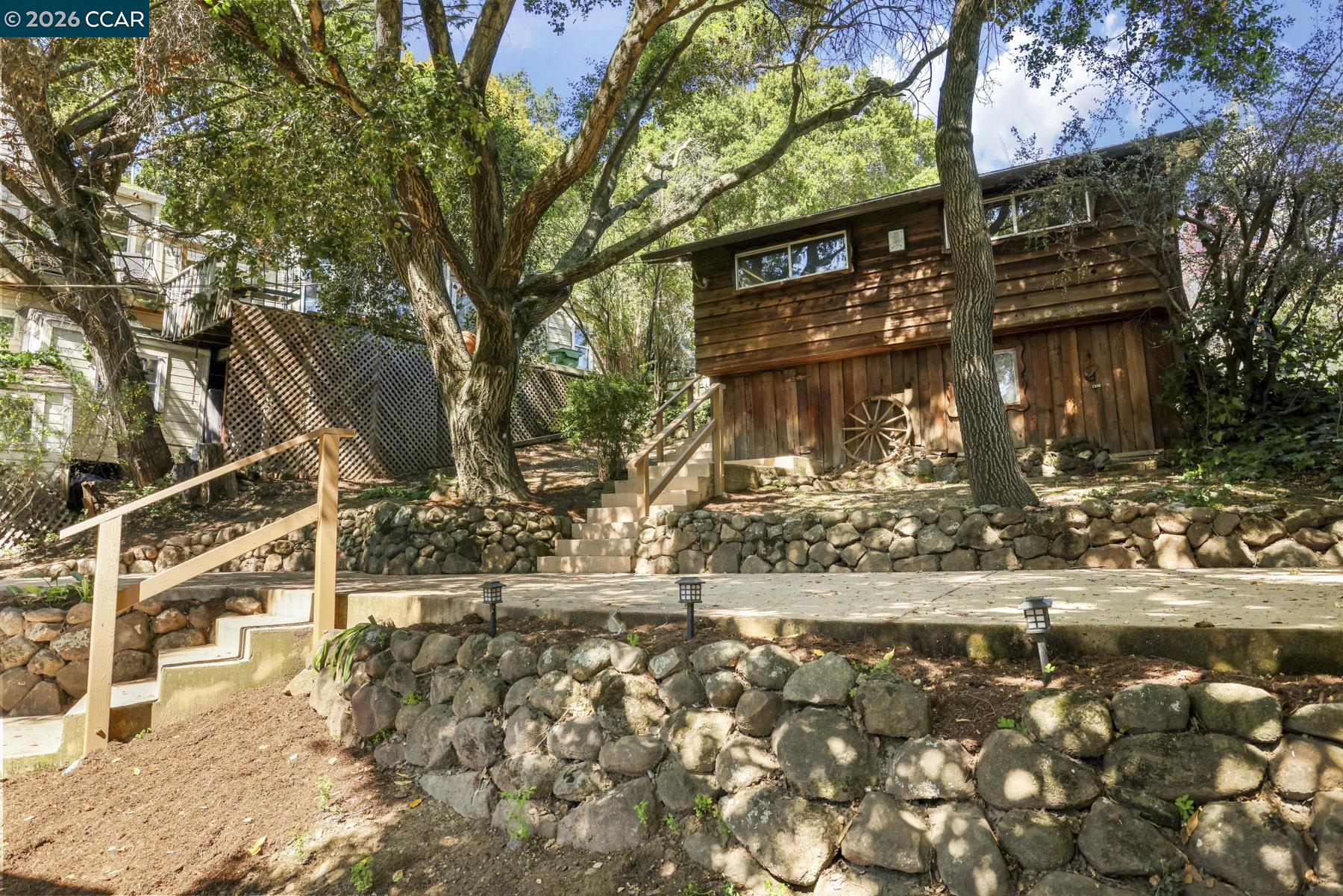 Detail Gallery Image 33 of 40 For 5716 Merriewood Drive, Oakland,  CA 94611 - 4 Beds | 2/1 Baths