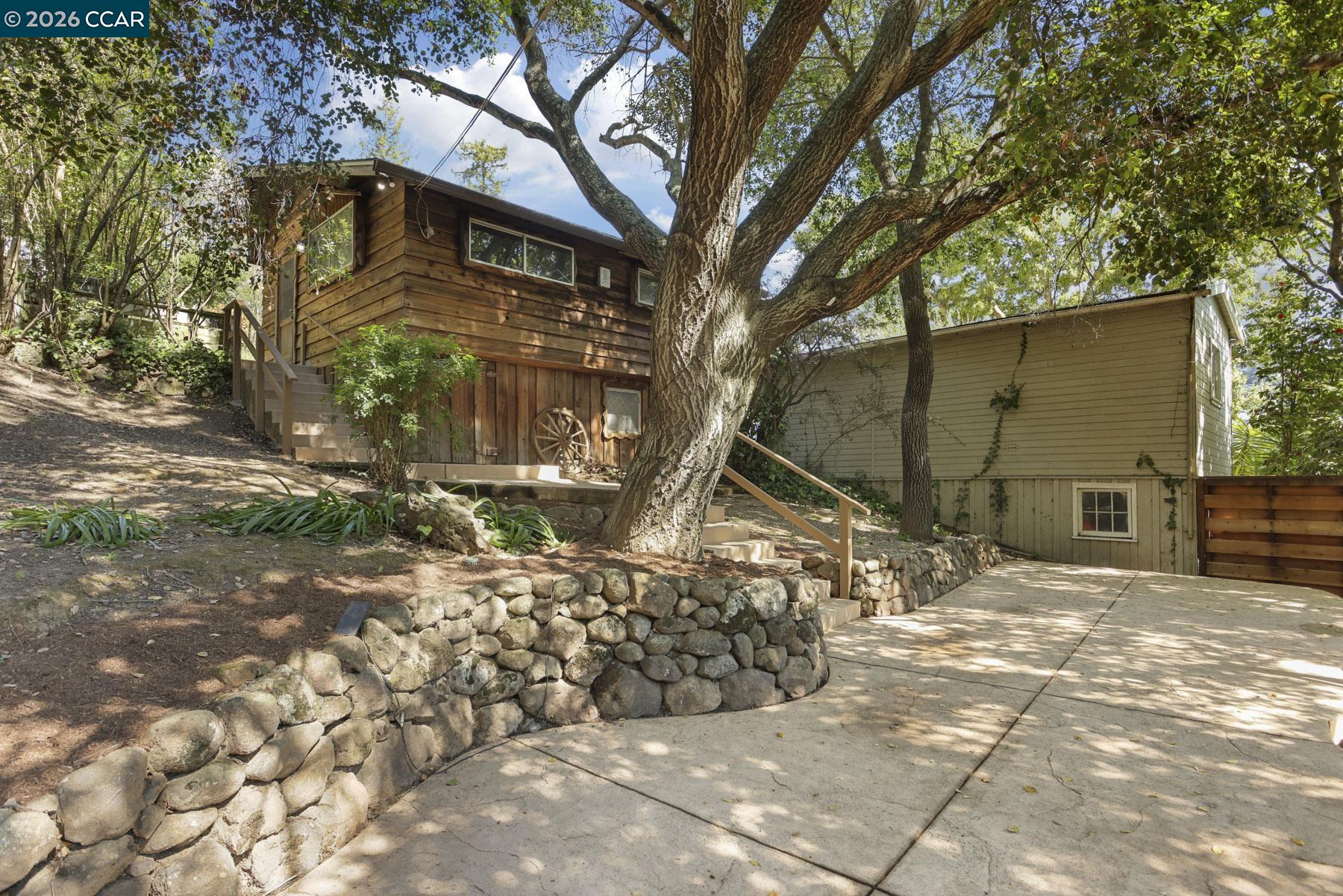 Detail Gallery Image 34 of 40 For 5716 Merriewood Drive, Oakland,  CA 94611 - 4 Beds | 2/1 Baths