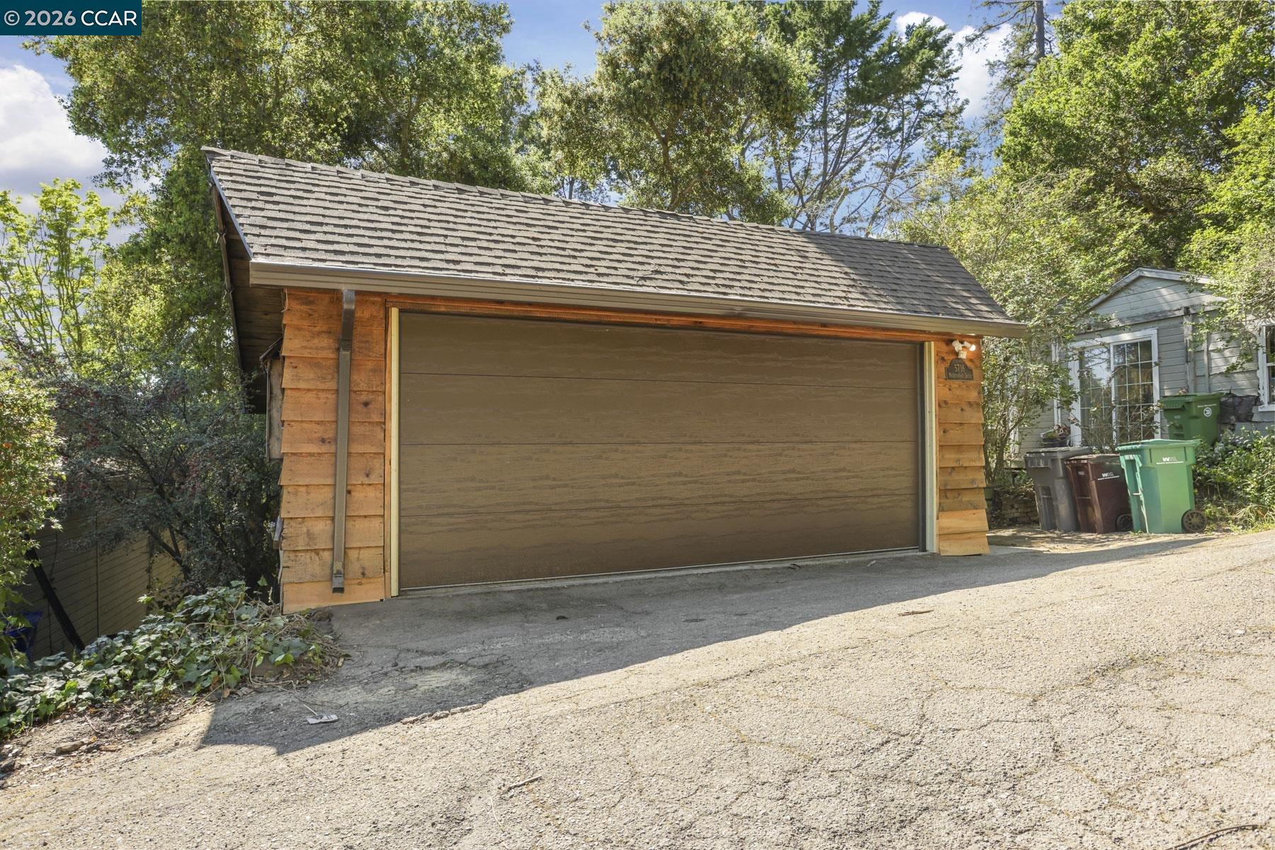 Detail Gallery Image 35 of 40 For 5716 Merriewood Drive, Oakland,  CA 94611 - 4 Beds | 2/1 Baths