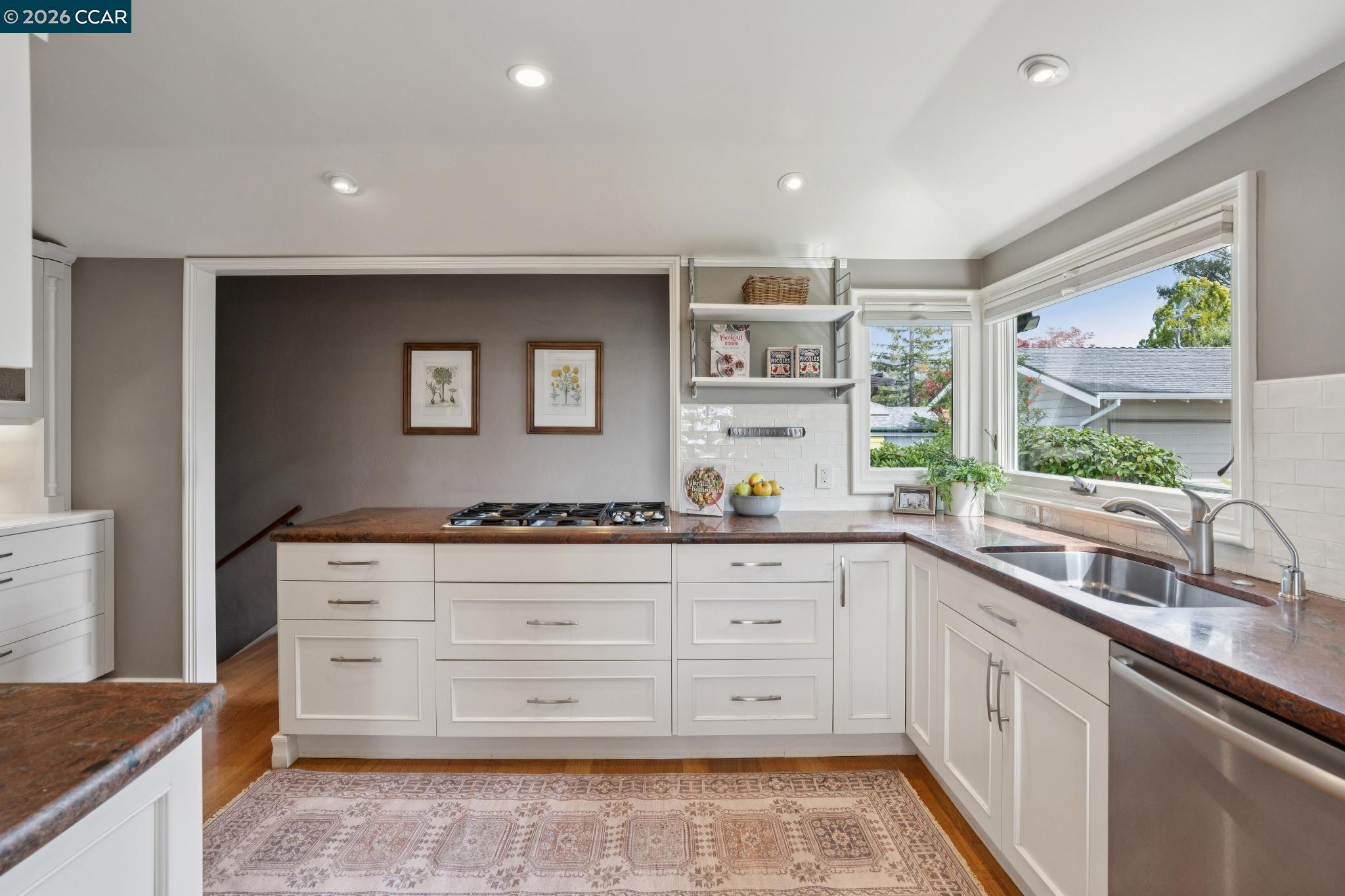 Detail Gallery Image 15 of 34 For 5430 Proctor Ave, Oakland,  CA 94618 - 4 Beds | 3 Baths