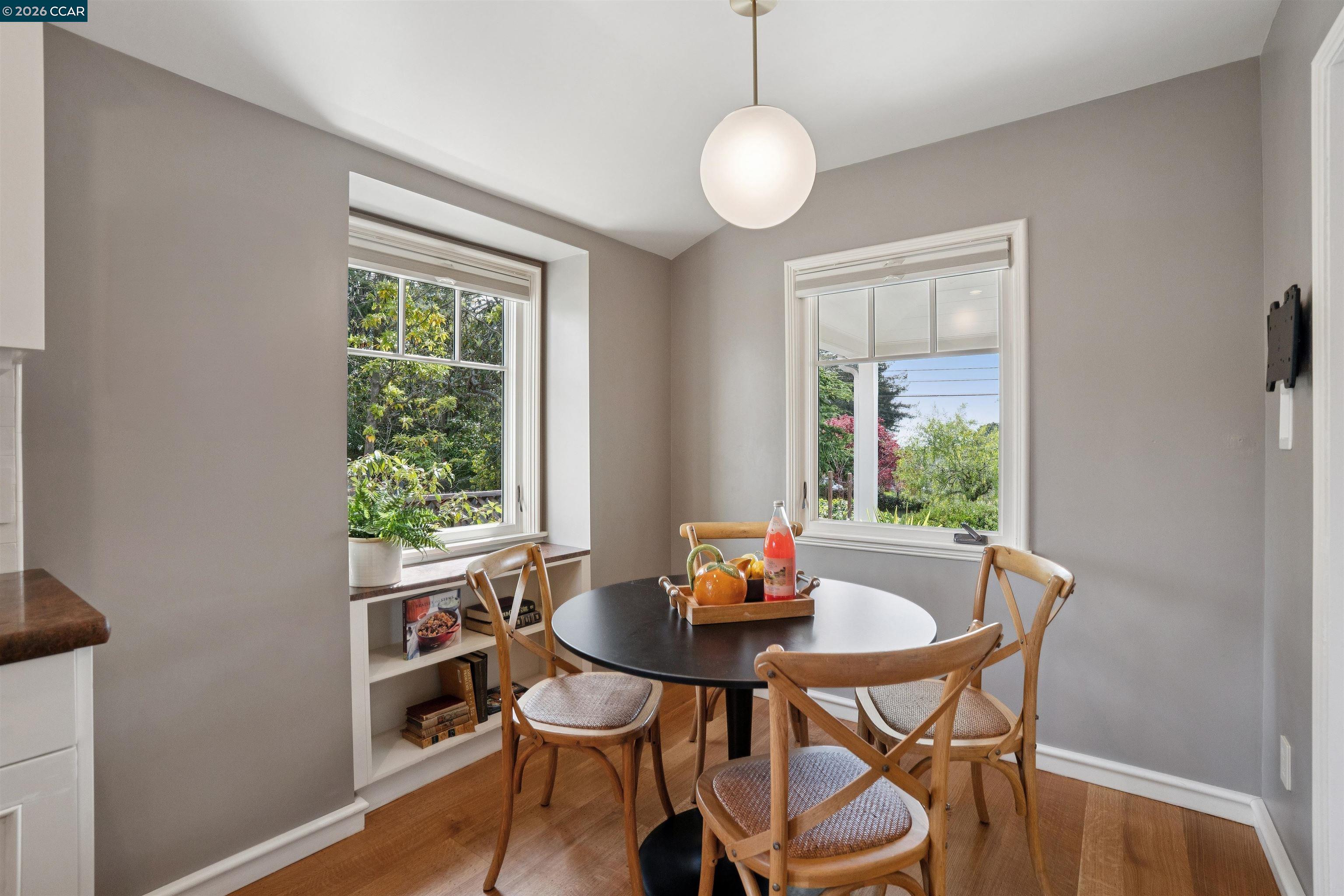 Detail Gallery Image 16 of 34 For 5430 Proctor Ave, Oakland,  CA 94618 - 4 Beds | 3 Baths