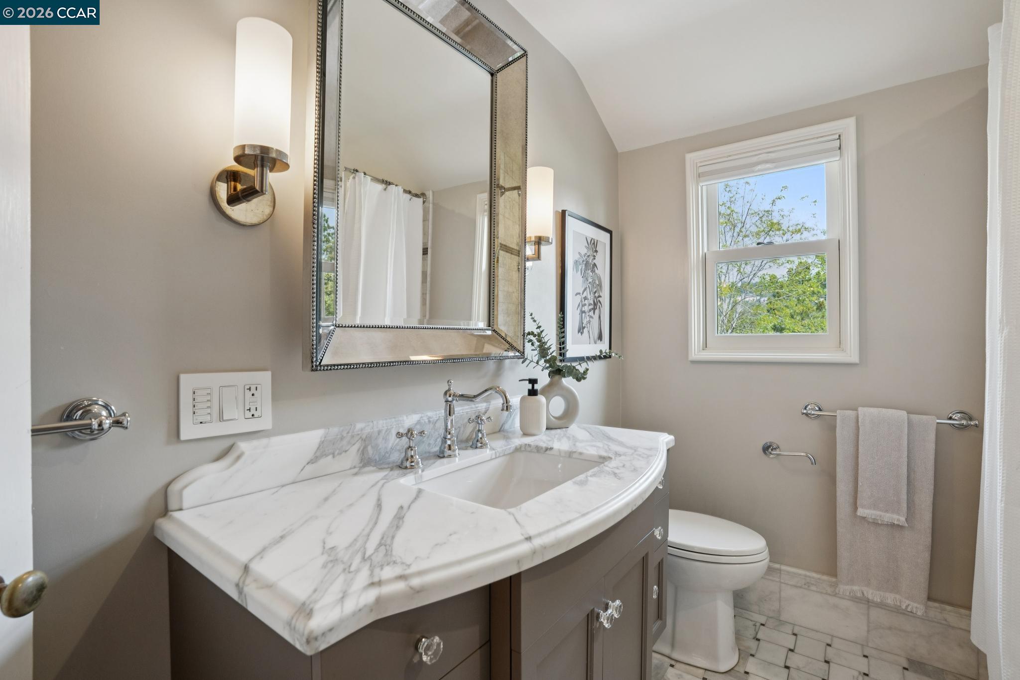 Detail Gallery Image 27 of 34 For 5430 Proctor Ave, Oakland,  CA 94618 - 4 Beds | 3 Baths