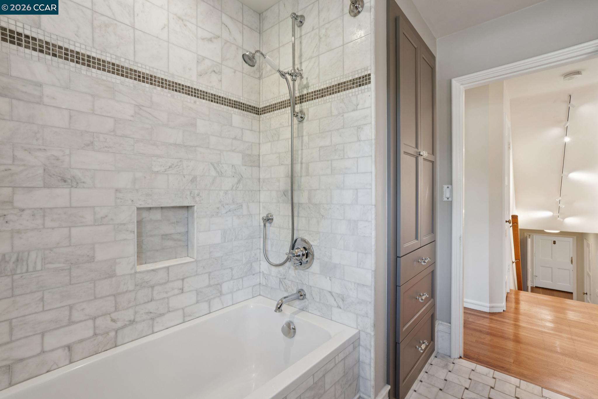 Detail Gallery Image 28 of 34 For 5430 Proctor Ave, Oakland,  CA 94618 - 4 Beds | 3 Baths