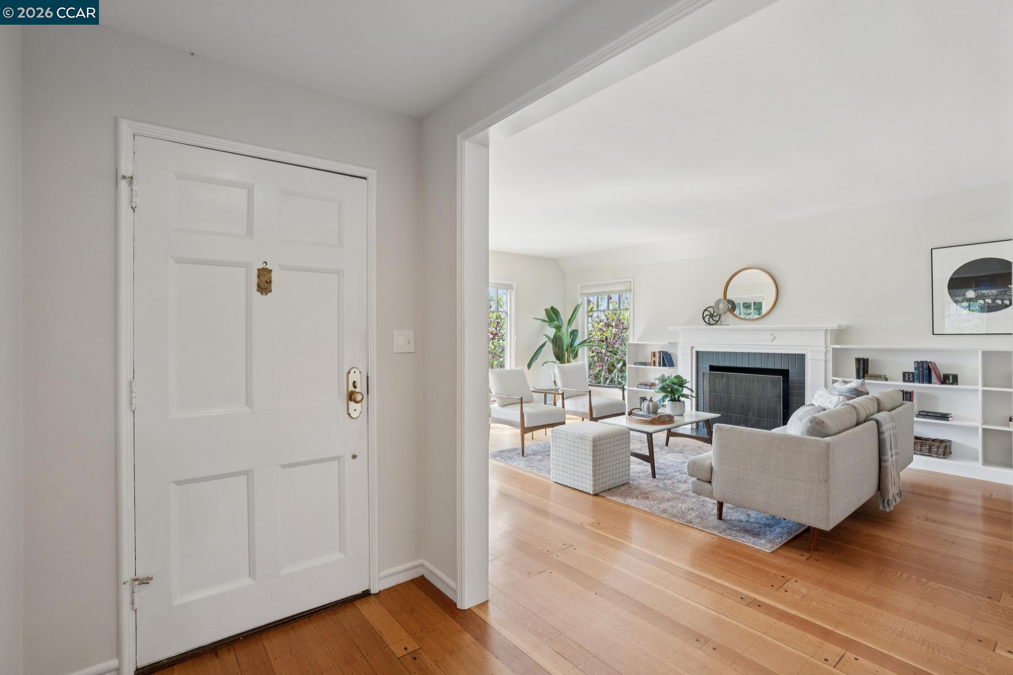 Detail Gallery Image 6 of 34 For 5430 Proctor Ave, Oakland,  CA 94618 - 4 Beds | 3 Baths