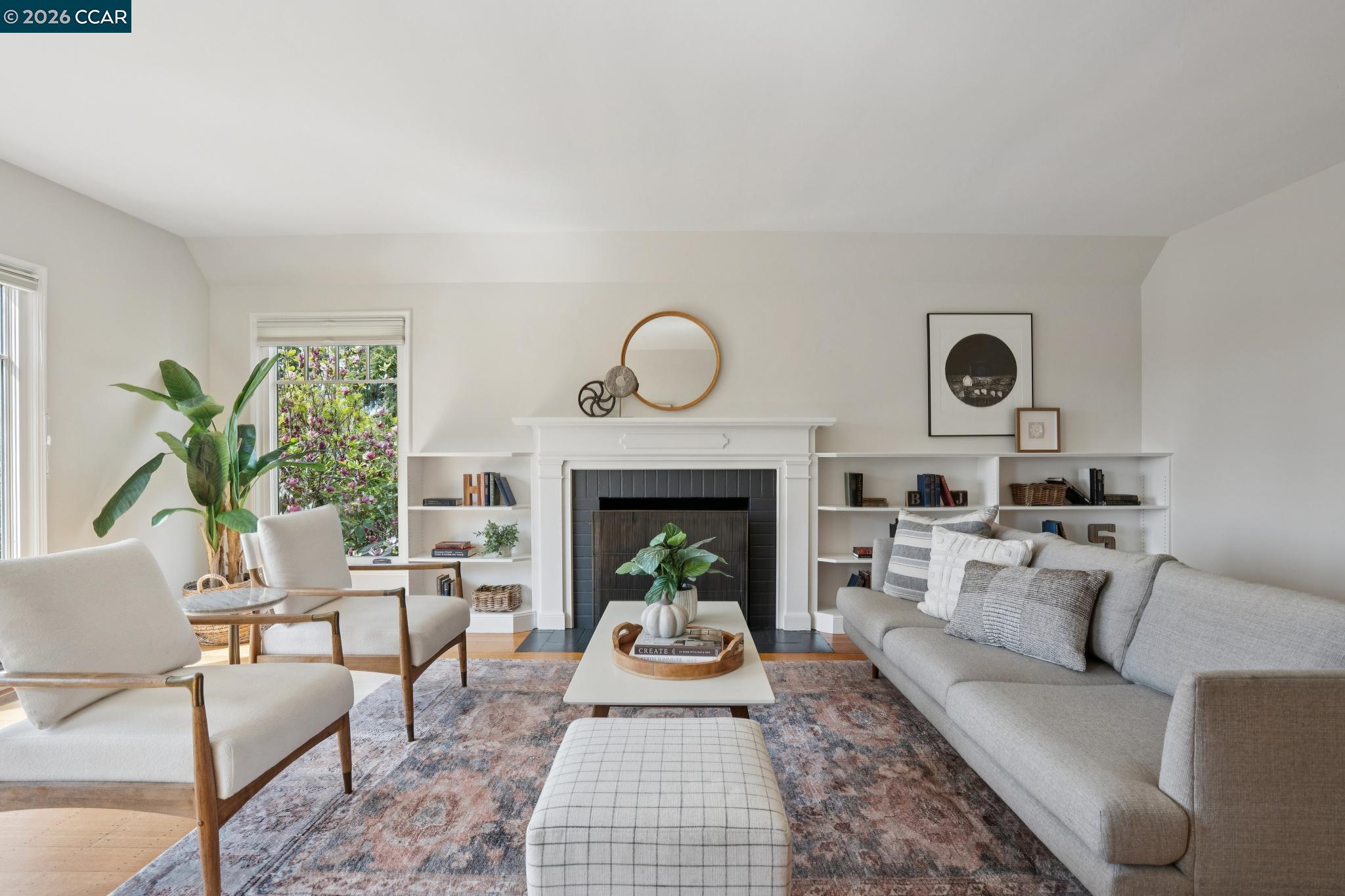 Detail Gallery Image 10 of 34 For 5430 Proctor Ave, Oakland,  CA 94618 - 4 Beds | 3 Baths