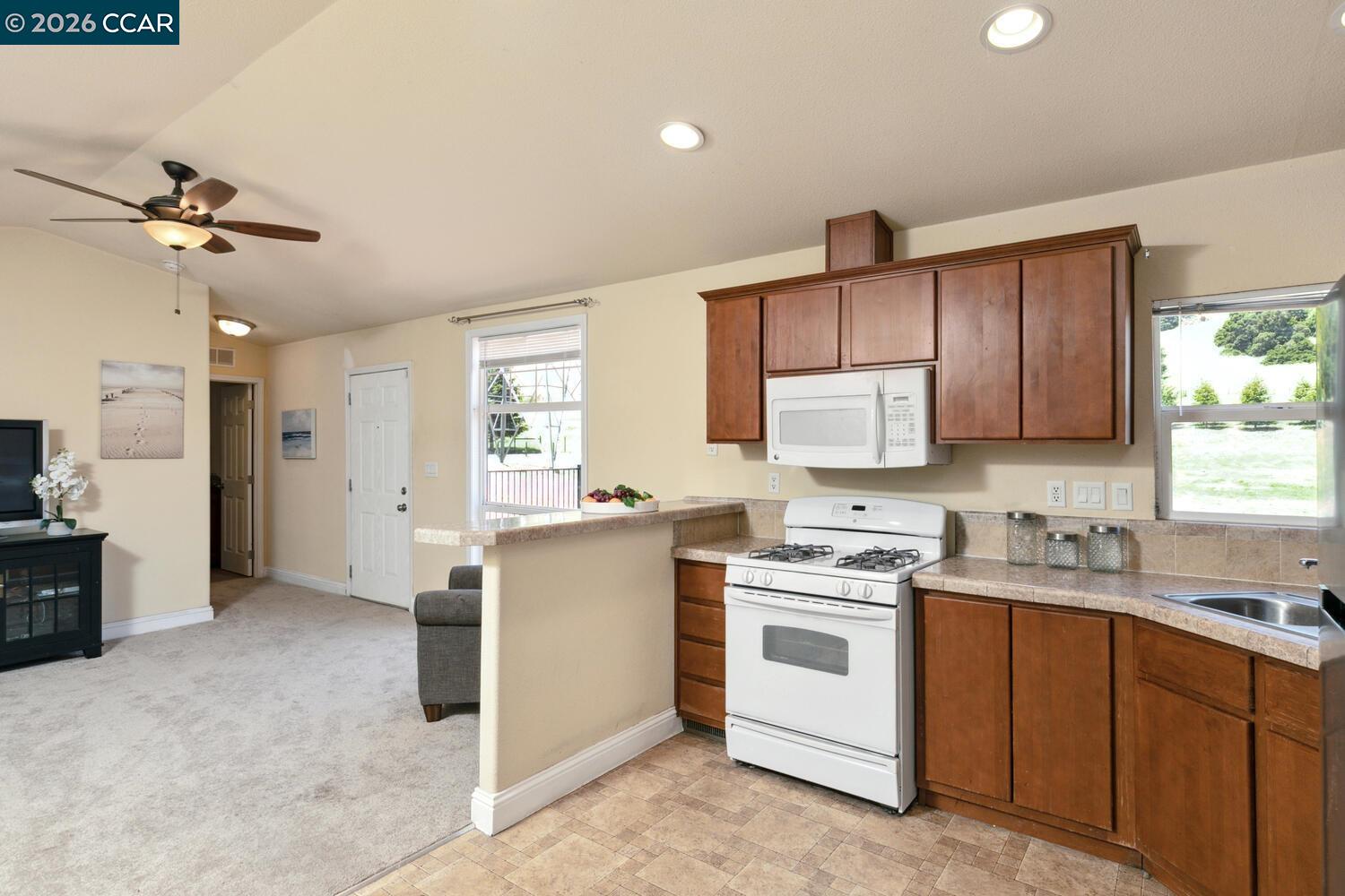 Detail Gallery Image 17 of 39 For 60 Hampton, Martinez,  CA 94553 - – Beds | – Baths