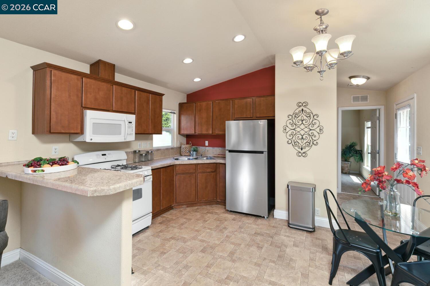 Detail Gallery Image 18 of 39 For 60 Hampton, Martinez,  CA 94553 - – Beds | – Baths