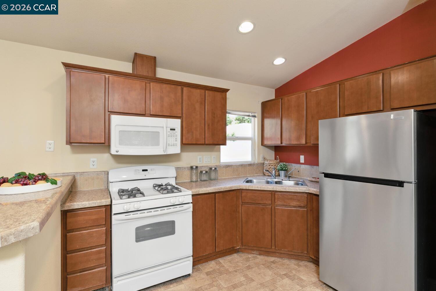 Detail Gallery Image 19 of 39 For 60 Hampton, Martinez,  CA 94553 - – Beds | – Baths