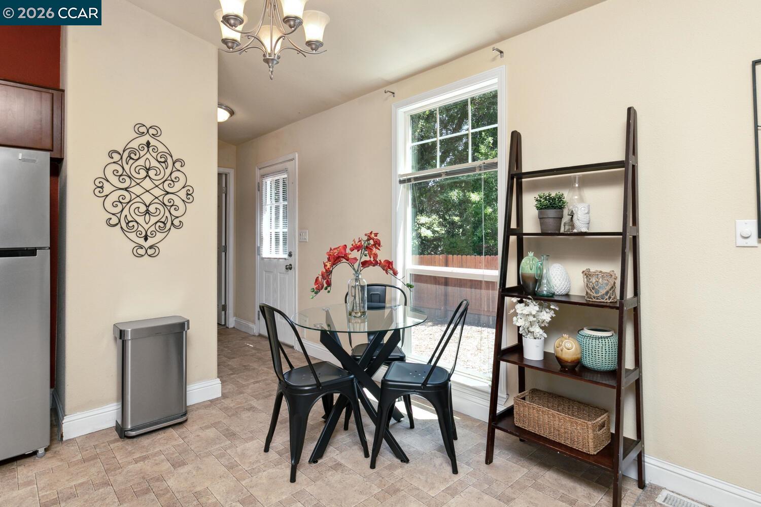 Detail Gallery Image 20 of 39 For 60 Hampton, Martinez,  CA 94553 - – Beds | – Baths