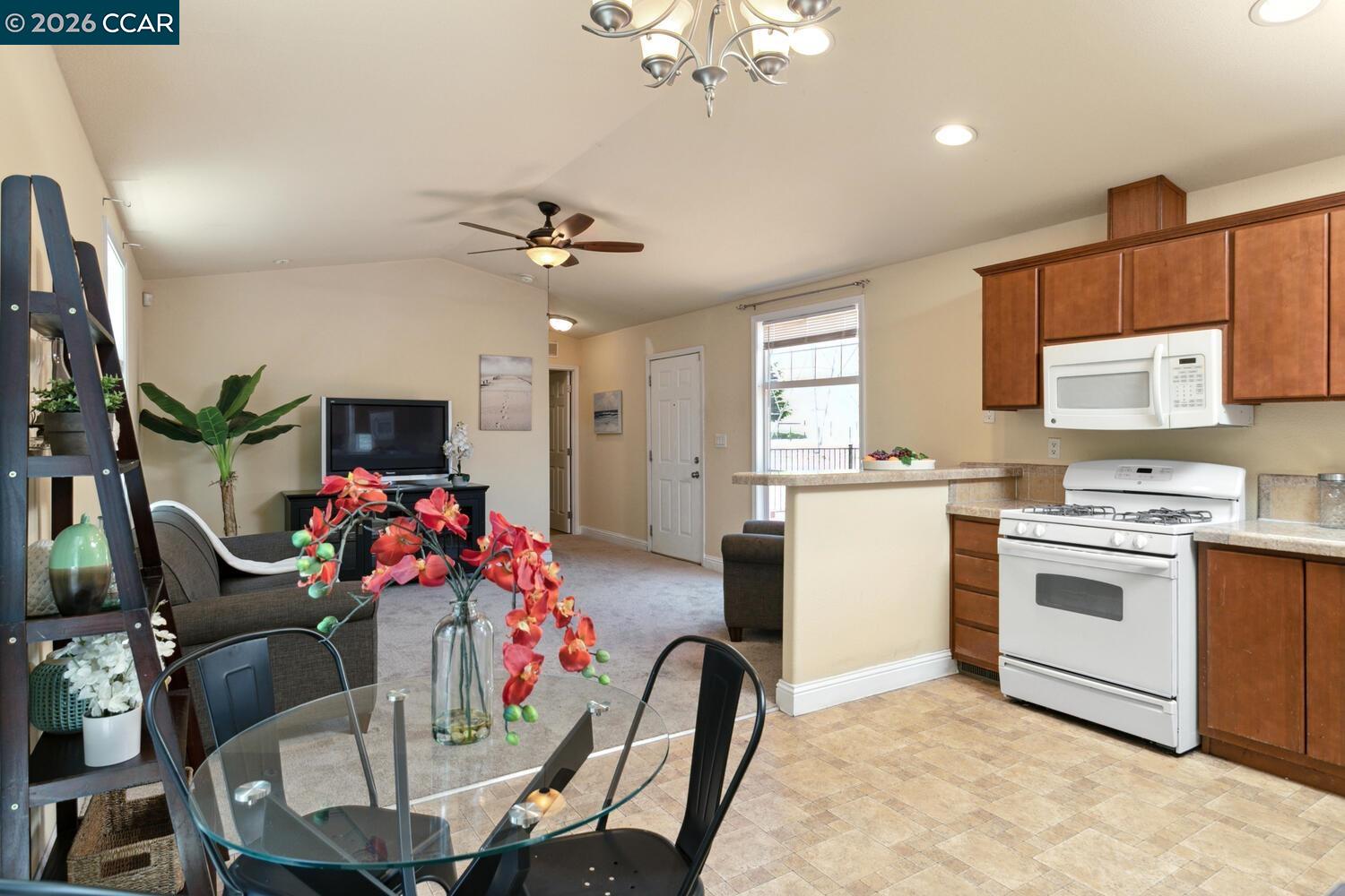 Detail Gallery Image 21 of 39 For 60 Hampton, Martinez,  CA 94553 - – Beds | – Baths