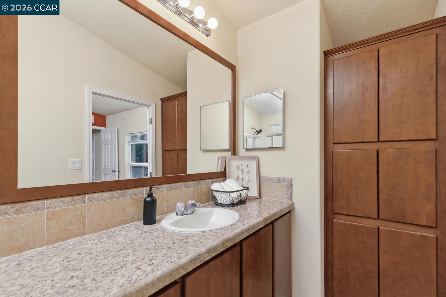 Detail Gallery Image 26 of 39 For 60 Hampton, Martinez,  CA 94553 - – Beds | – Baths