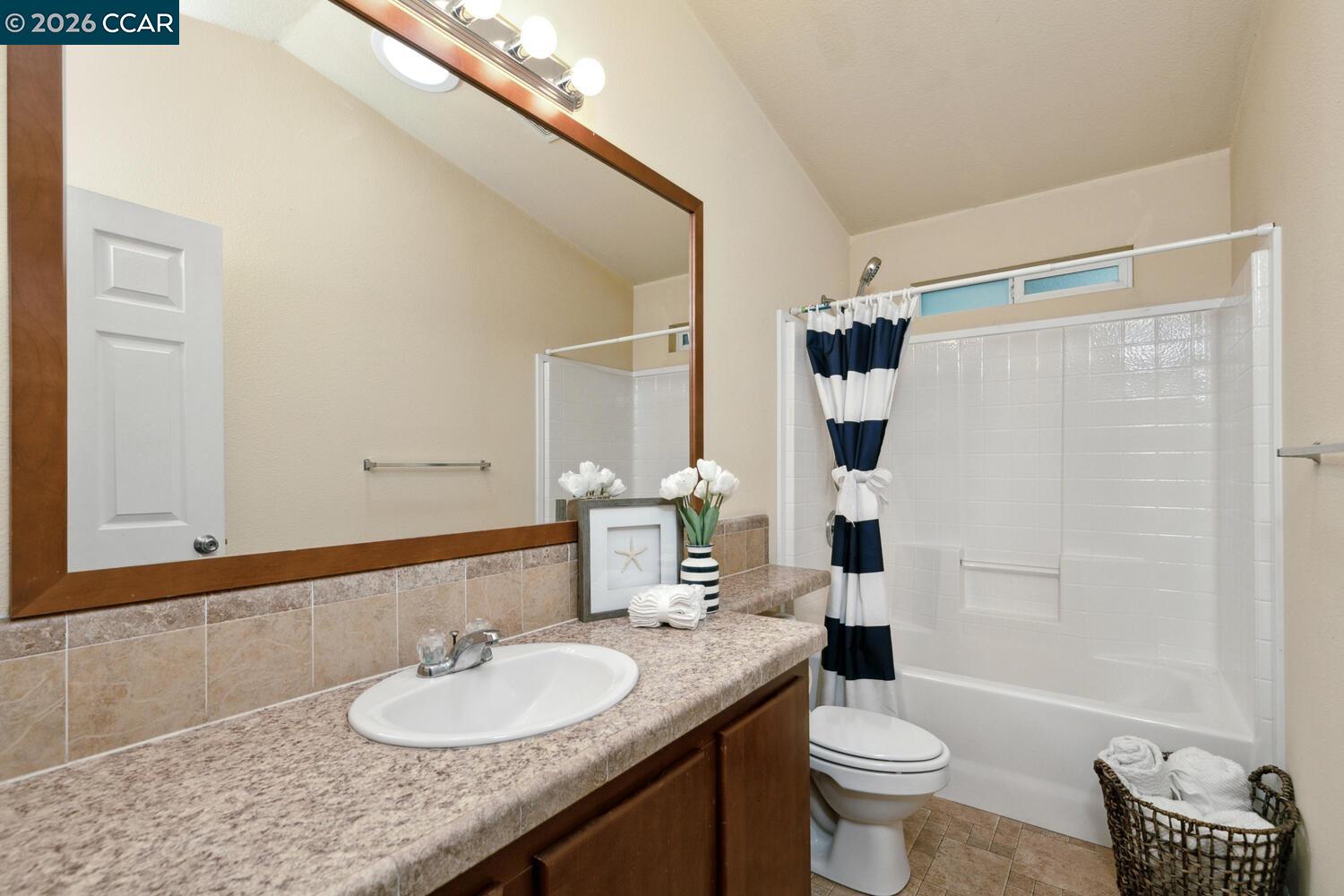 Detail Gallery Image 28 of 39 For 60 Hampton, Martinez,  CA 94553 - – Beds | – Baths