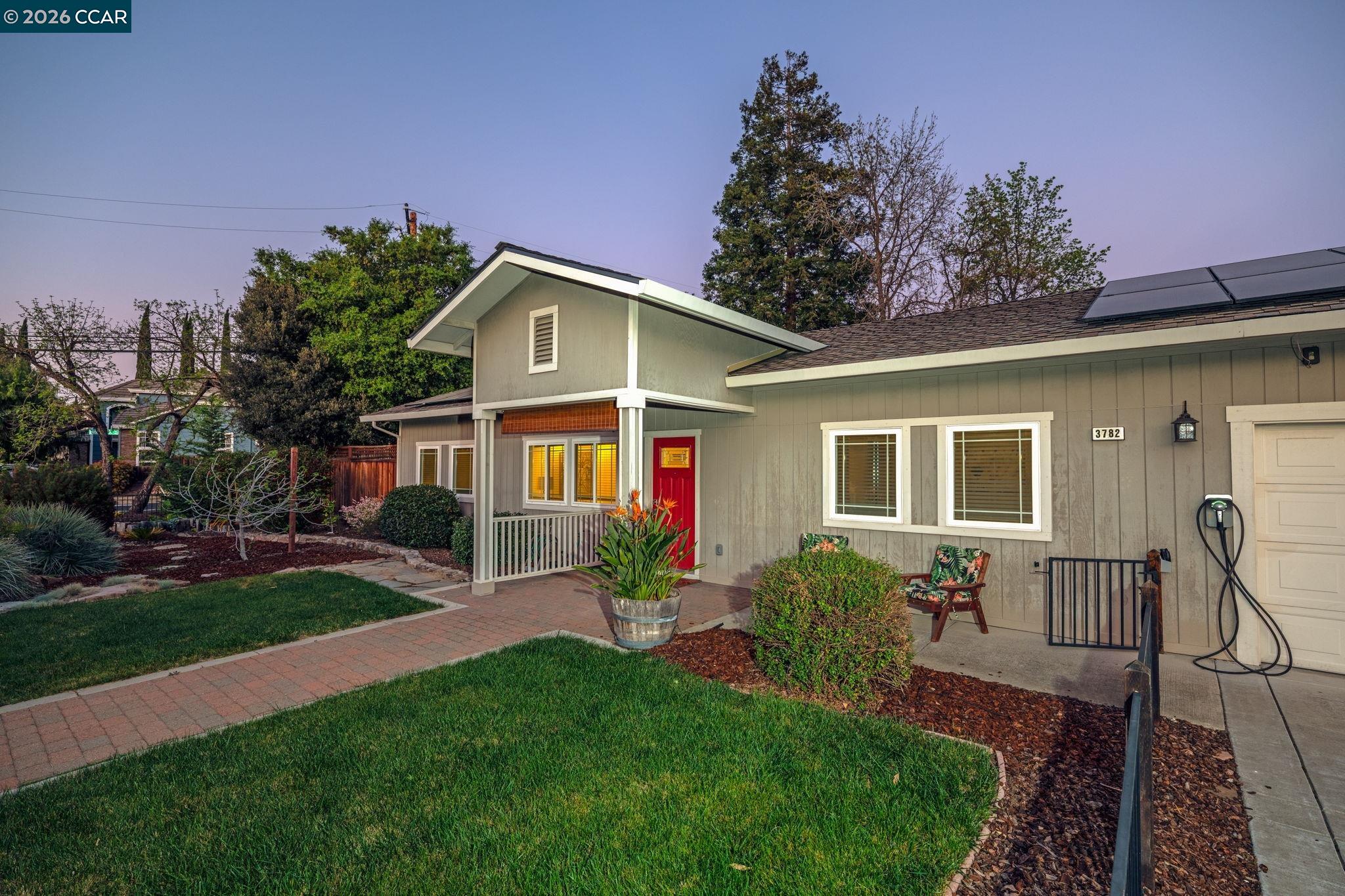 Detail Gallery Image 2 of 30 For 3782 Hitchcock Rd, Concord,  CA 94518 - 3 Beds | 2 Baths