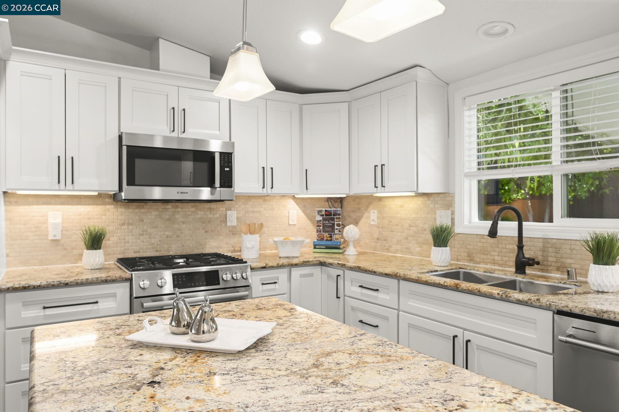 Detail Gallery Image 10 of 30 For 3782 Hitchcock Rd, Concord,  CA 94518 - 3 Beds | 2 Baths