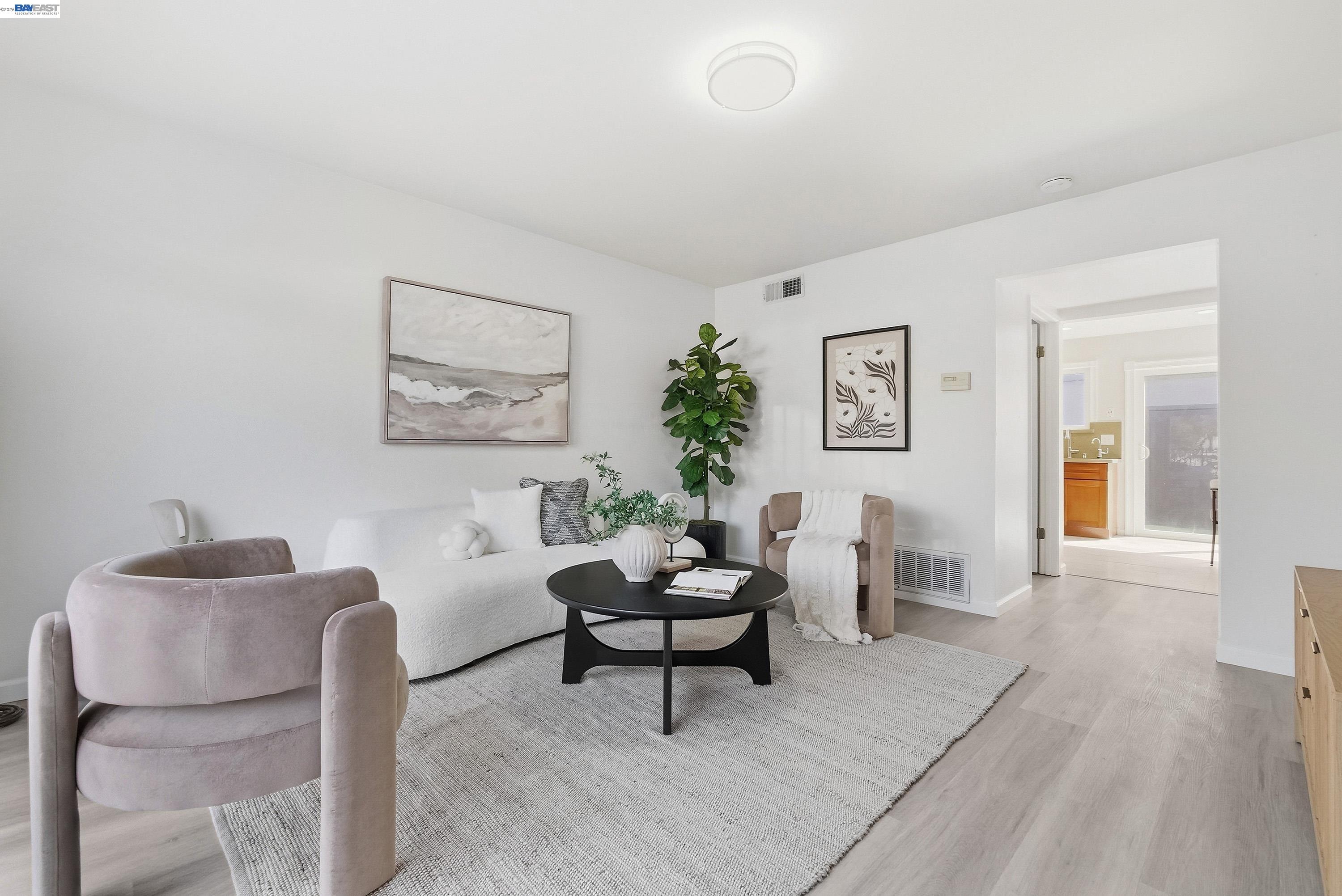 Photo #3: 41127325 Listing: Photo #3