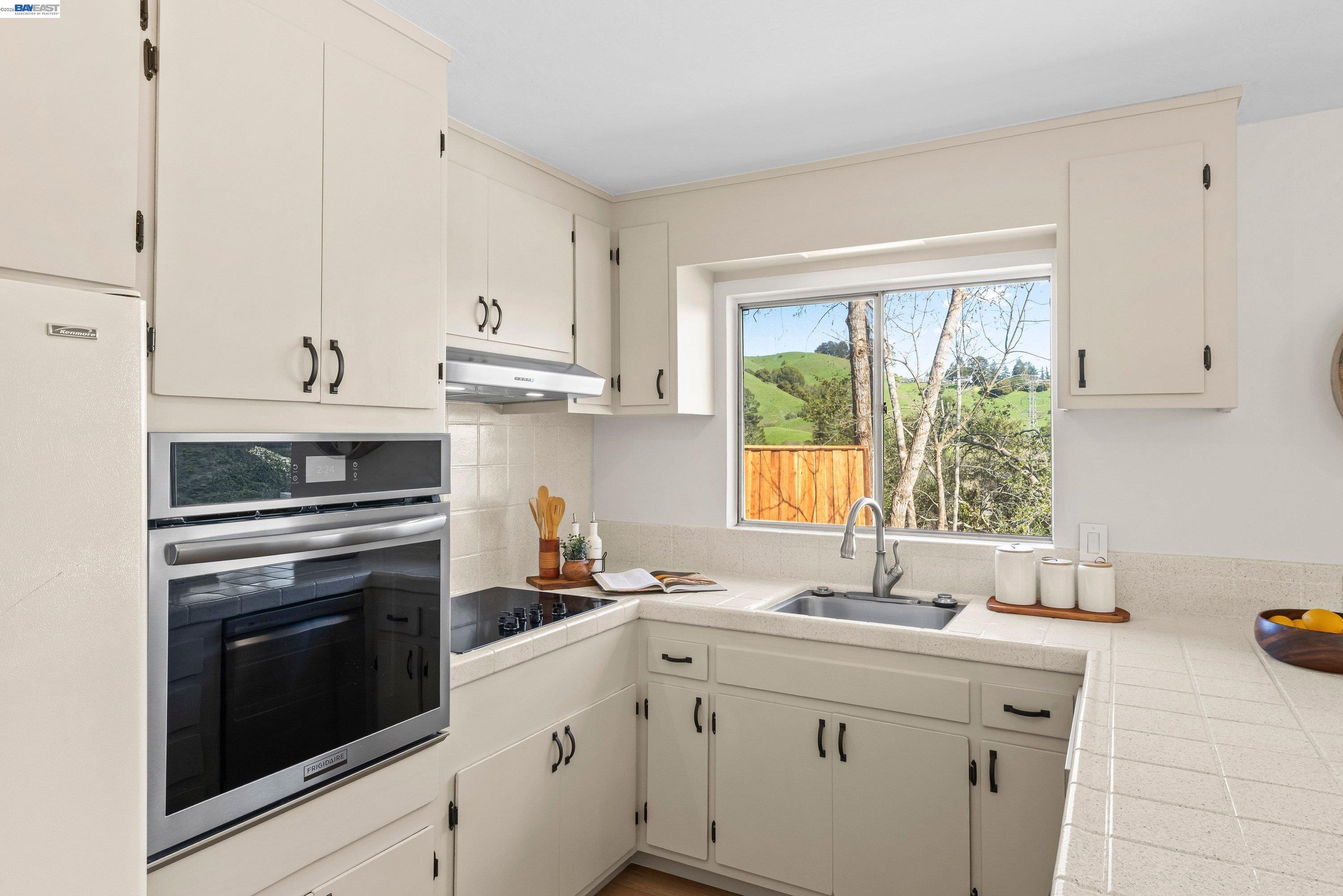 Detail Gallery Image 18 of 39 For 121 Ardith Dr, Orinda,  CA 94563 - 3 Beds | 2 Baths