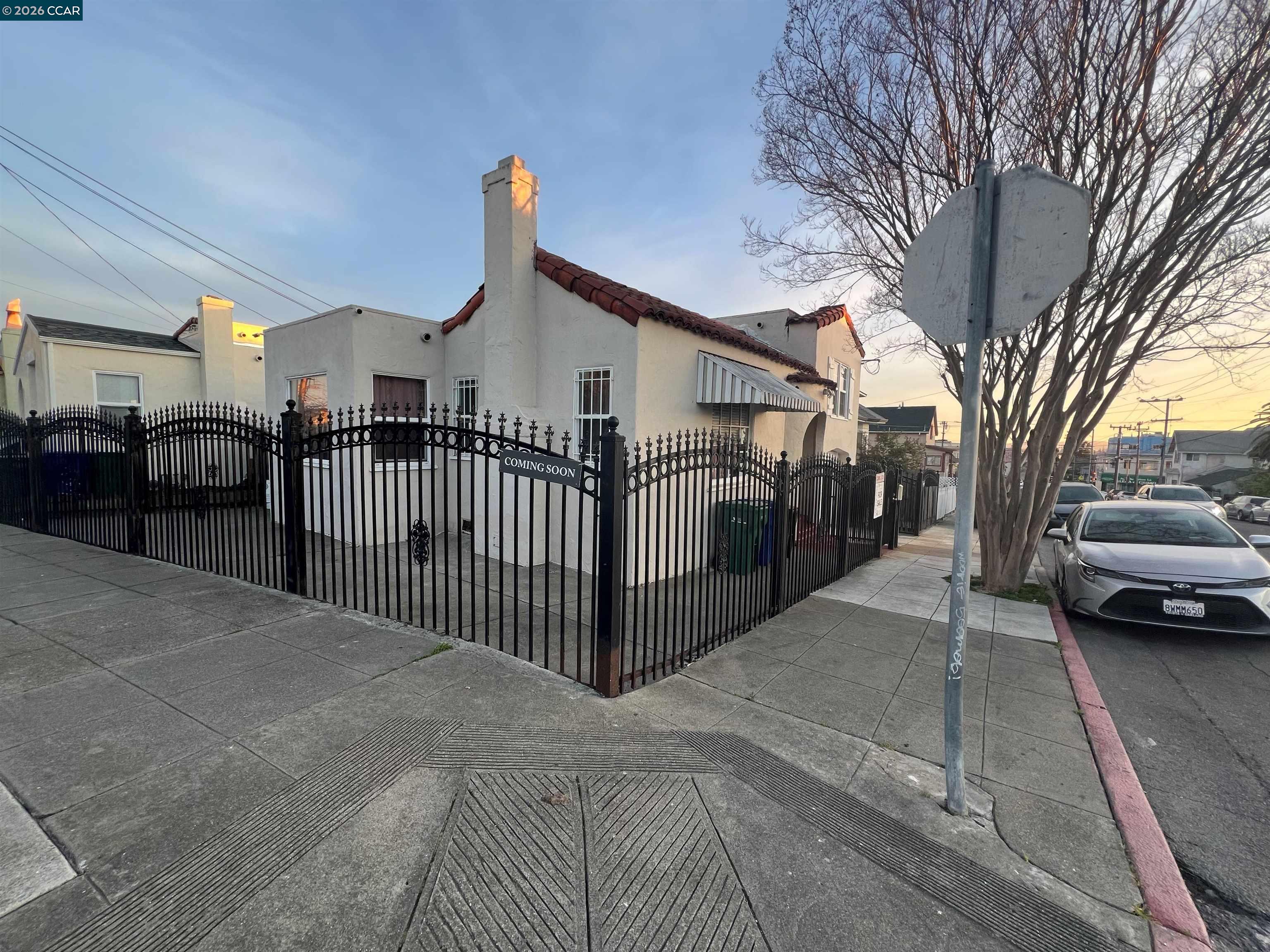 Detail Gallery Image 2 of 24 For 1954 48th Ave, Oakland,  CA 94601 - 2 Beds | 1 Baths