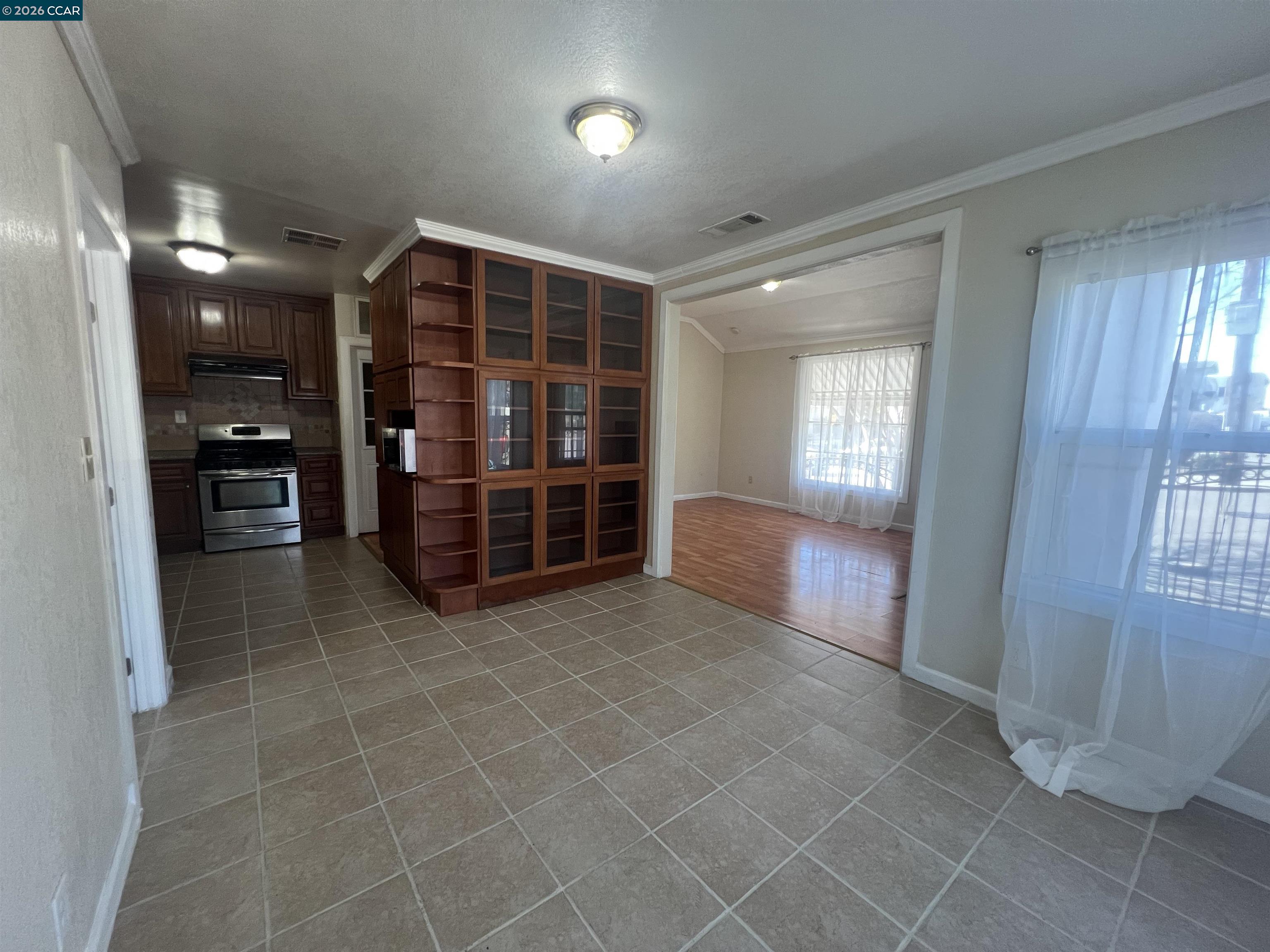 Detail Gallery Image 12 of 24 For 1954 48th Ave, Oakland,  CA 94601 - 2 Beds | 1 Baths