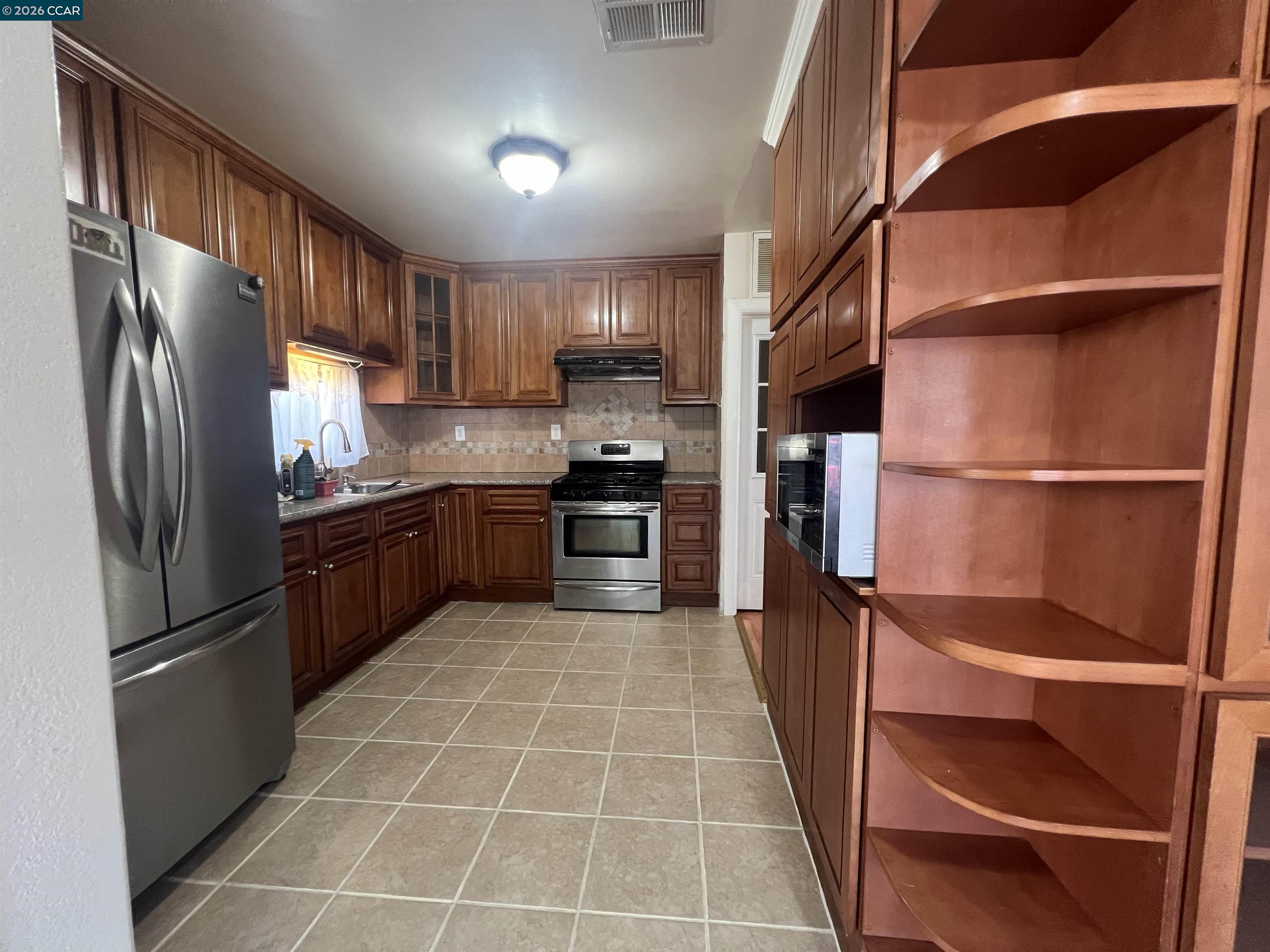 Detail Gallery Image 13 of 24 For 1954 48th Ave, Oakland,  CA 94601 - 2 Beds | 1 Baths