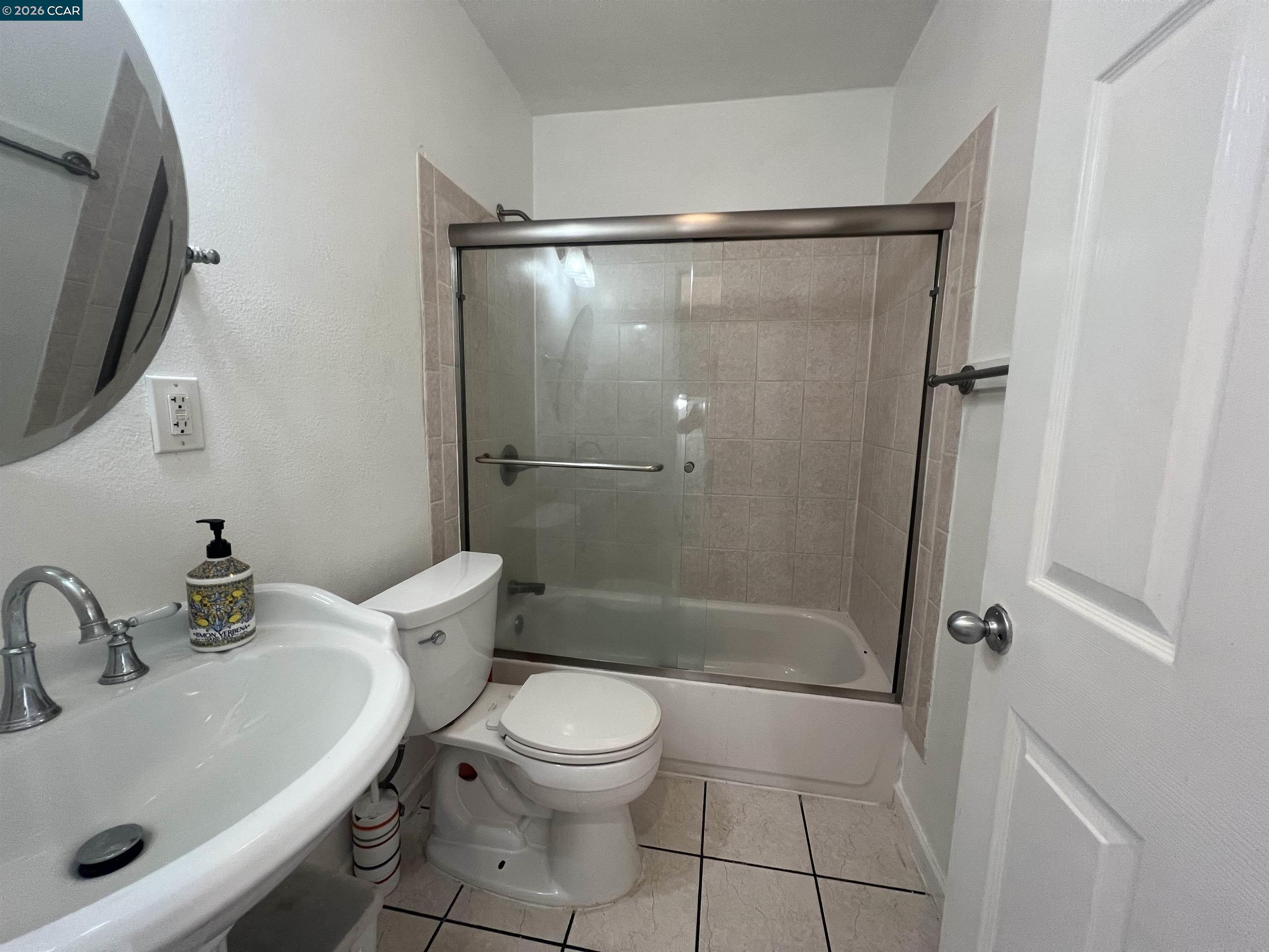 Detail Gallery Image 19 of 24 For 1954 48th Ave, Oakland,  CA 94601 - 2 Beds | 1 Baths