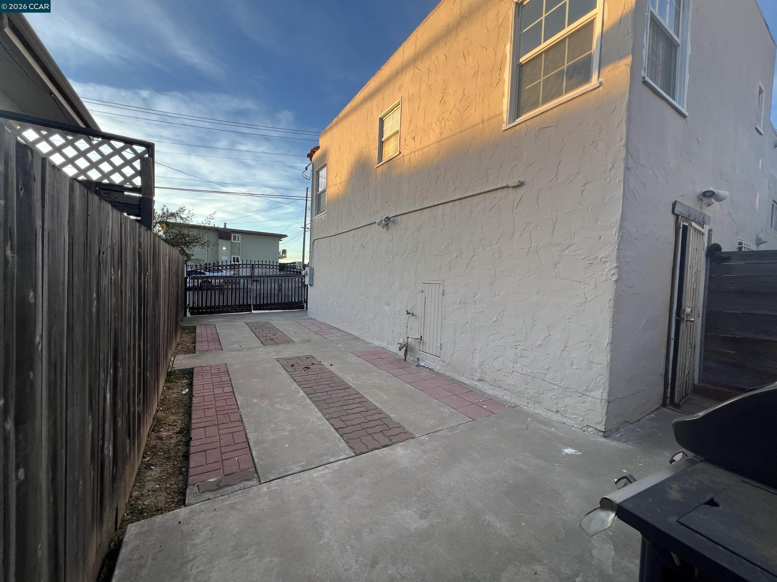 Detail Gallery Image 20 of 24 For 1954 48th Ave, Oakland,  CA 94601 - 2 Beds | 1 Baths