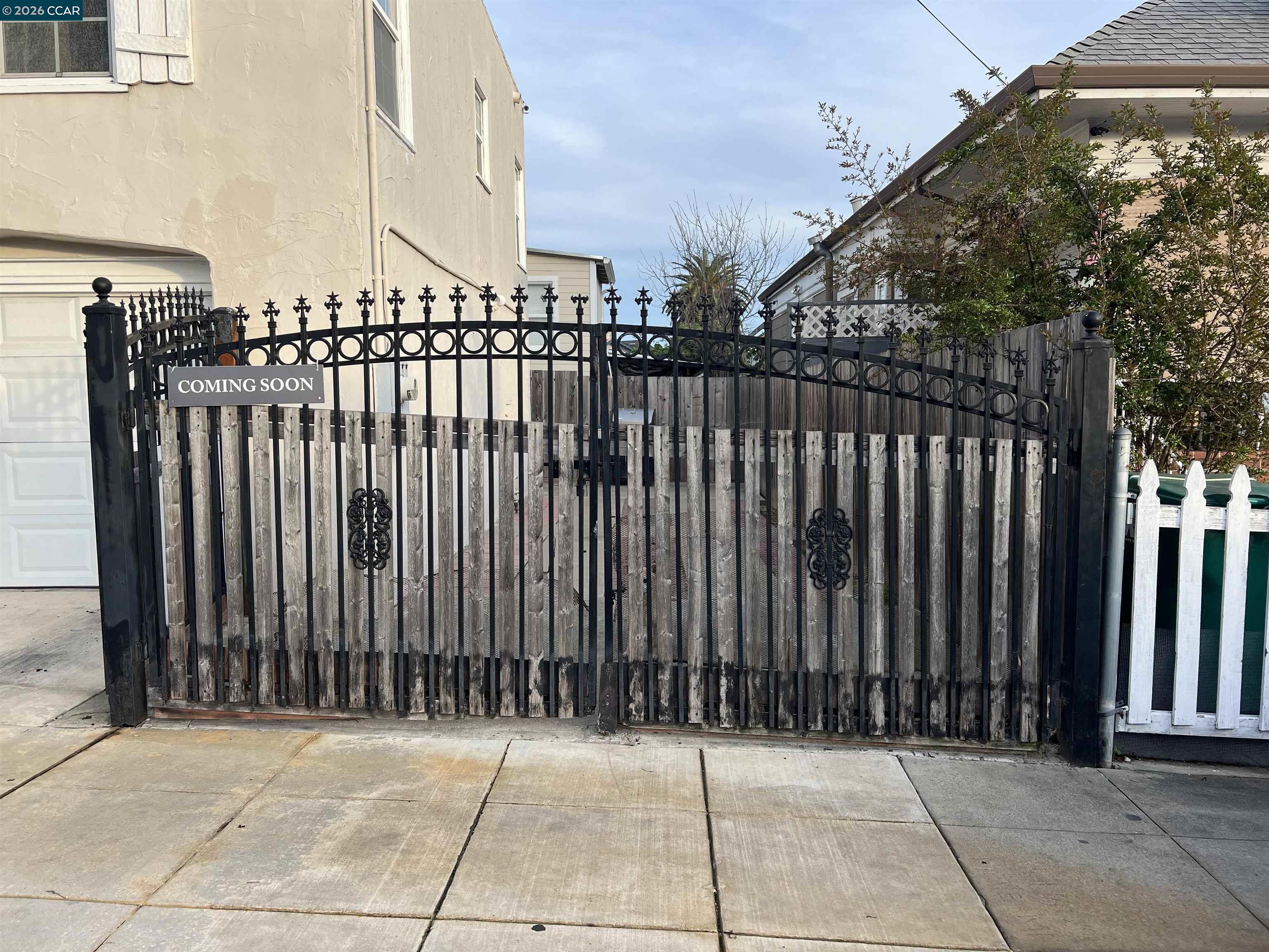 Detail Gallery Image 3 of 24 For 1954 48th Ave, Oakland,  CA 94601 - 2 Beds | 1 Baths