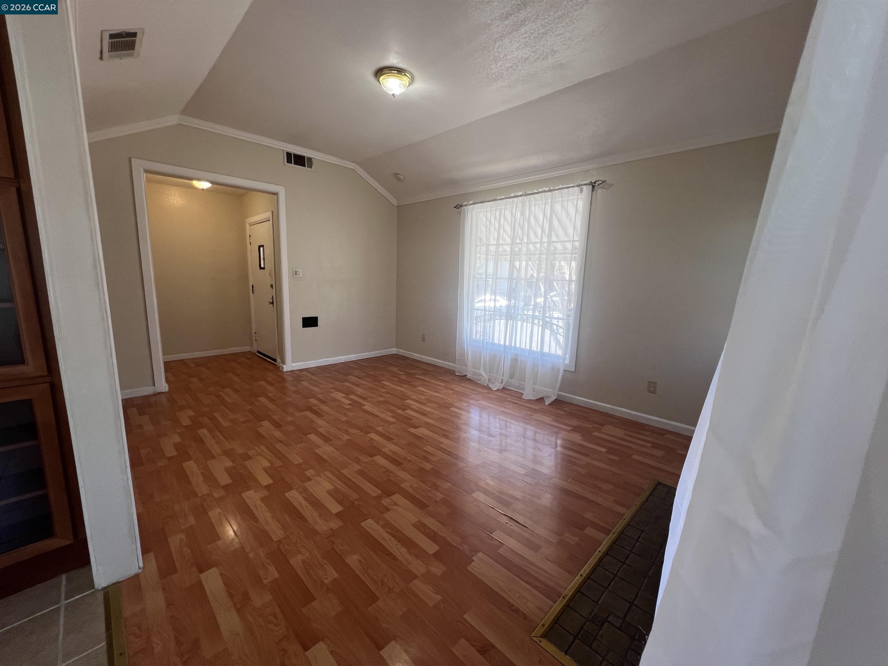 Detail Gallery Image 5 of 24 For 1954 48th Ave, Oakland,  CA 94601 - 2 Beds | 1 Baths