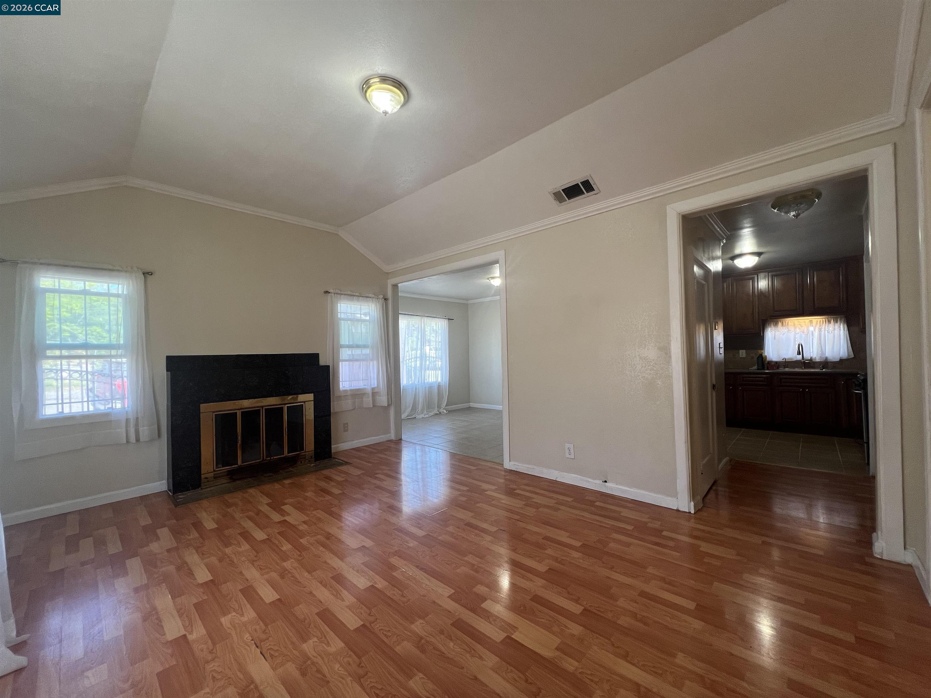 Detail Gallery Image 7 of 24 For 1954 48th Ave, Oakland,  CA 94601 - 2 Beds | 1 Baths