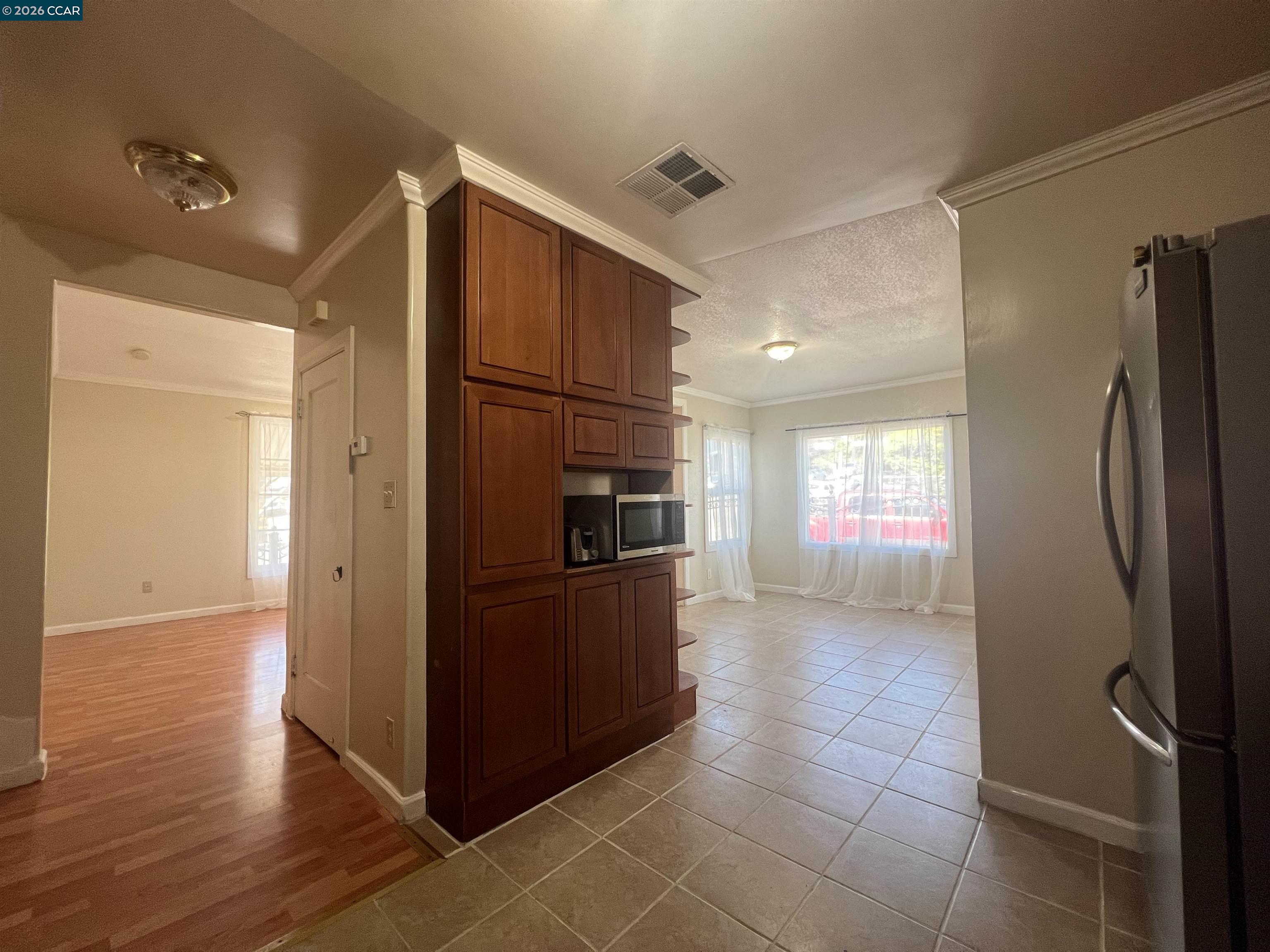 Detail Gallery Image 10 of 24 For 1954 48th Ave, Oakland,  CA 94601 - 2 Beds | 1 Baths