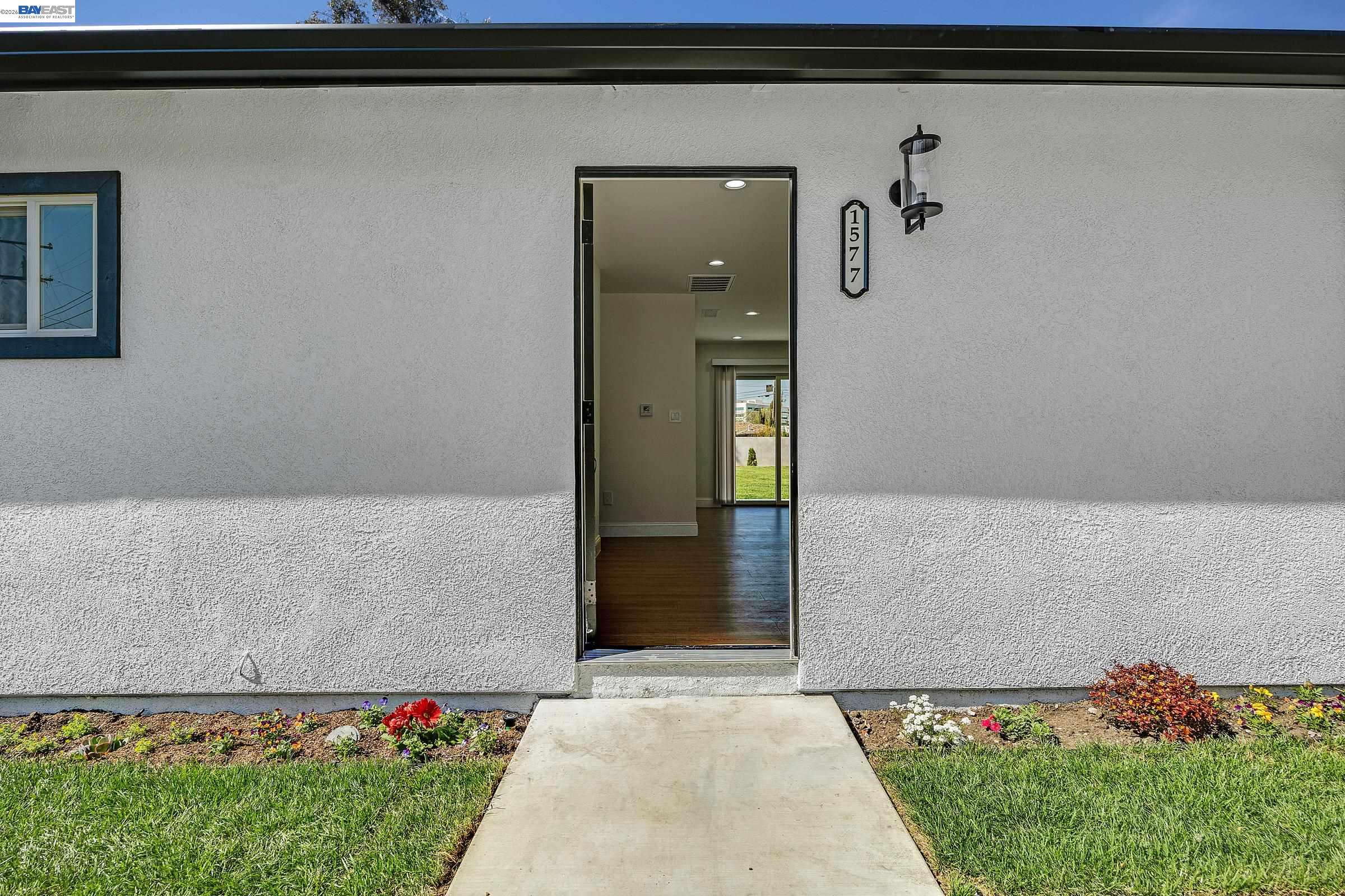 Detail Gallery Image 4 of 33 For 1577 Waltham Rd, Concord,  CA 94520 - 3 Beds | 1/1 Baths