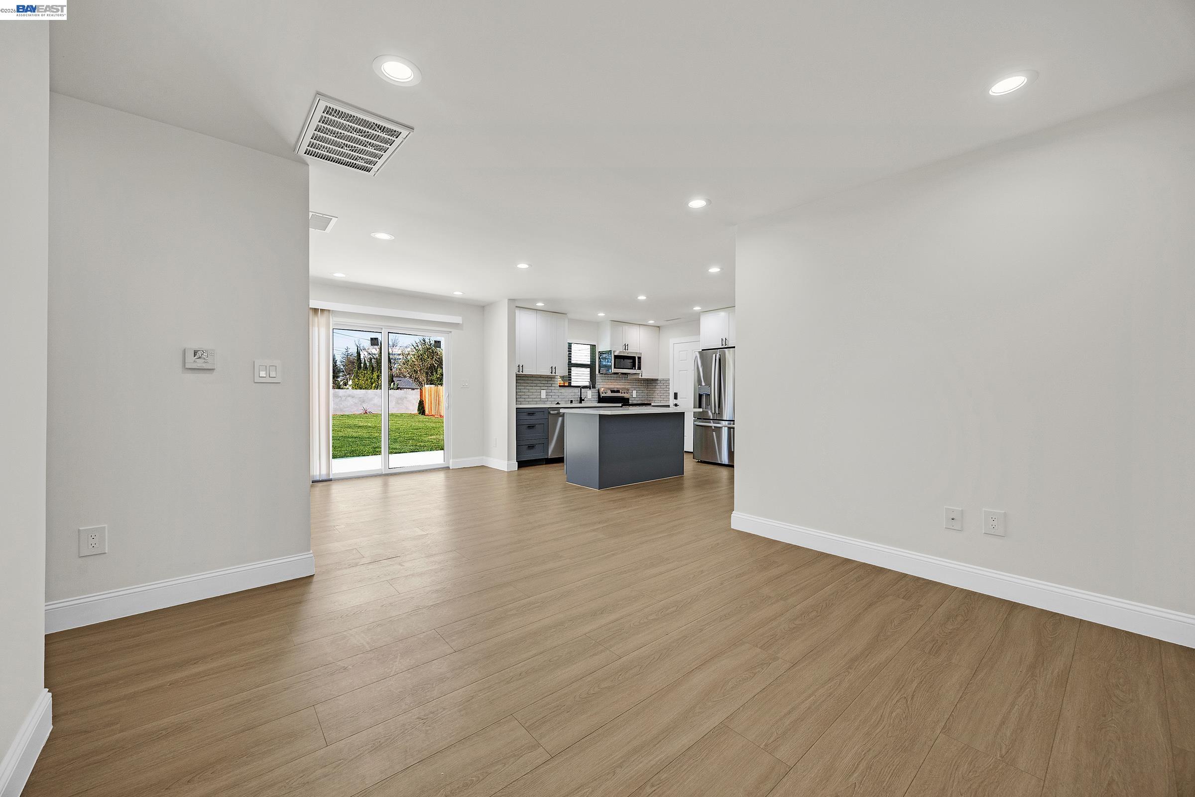 Detail Gallery Image 5 of 33 For 1577 Waltham Rd, Concord,  CA 94520 - 3 Beds | 1/1 Baths